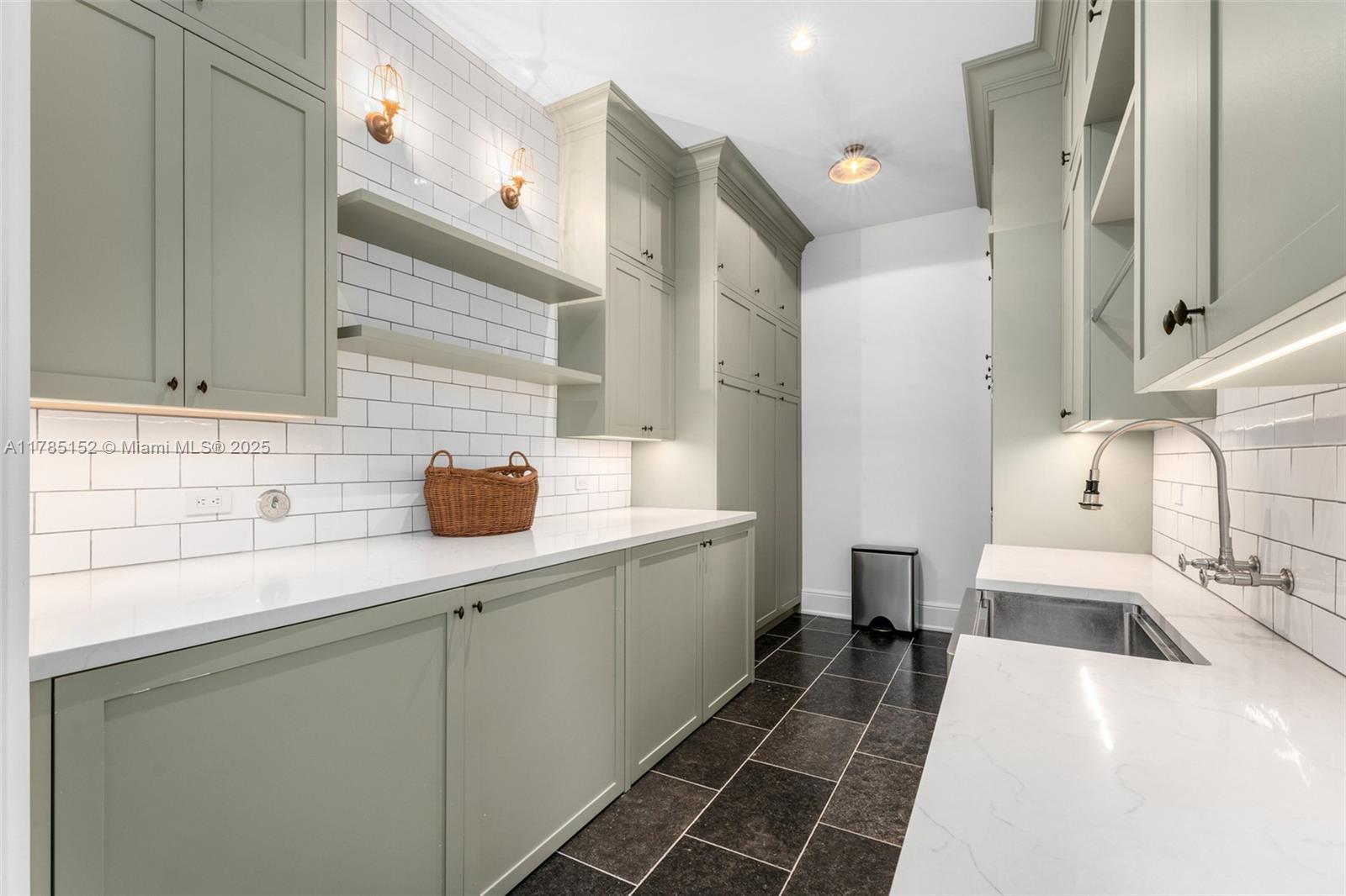 7393 SW 79th Ct Miami, FL 33143