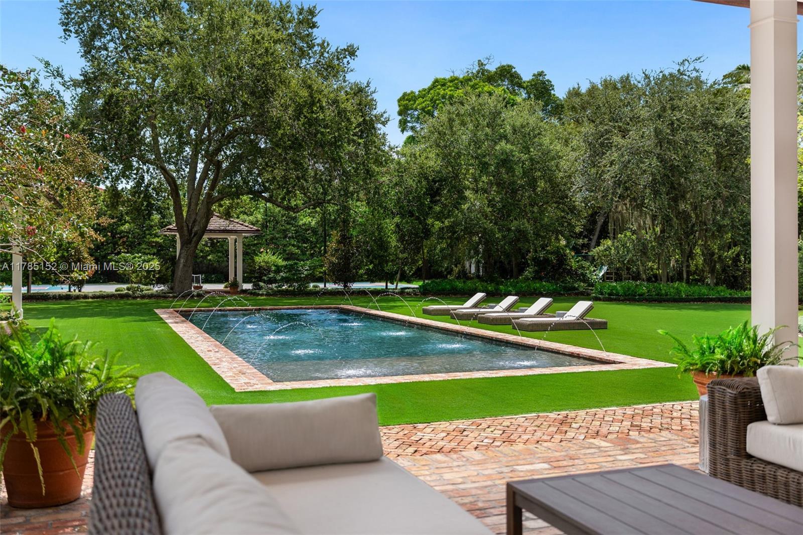 7393 SW 79th Ct Miami, FL 33143