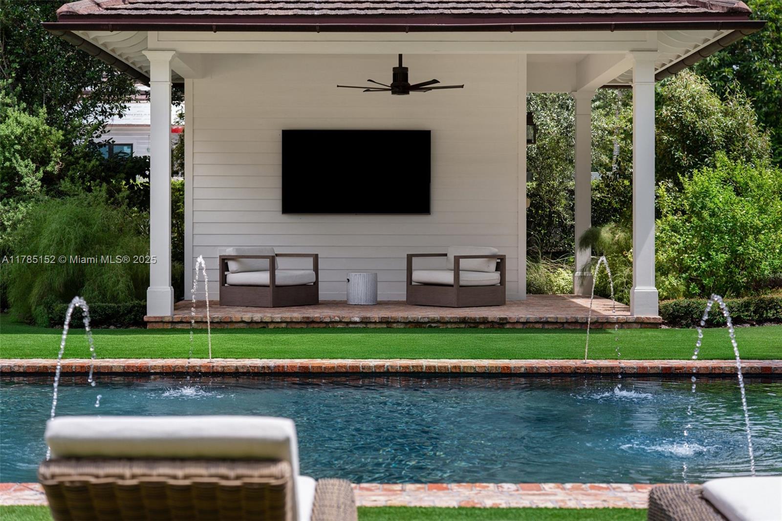 7393 SW 79th Ct Miami, FL 33143