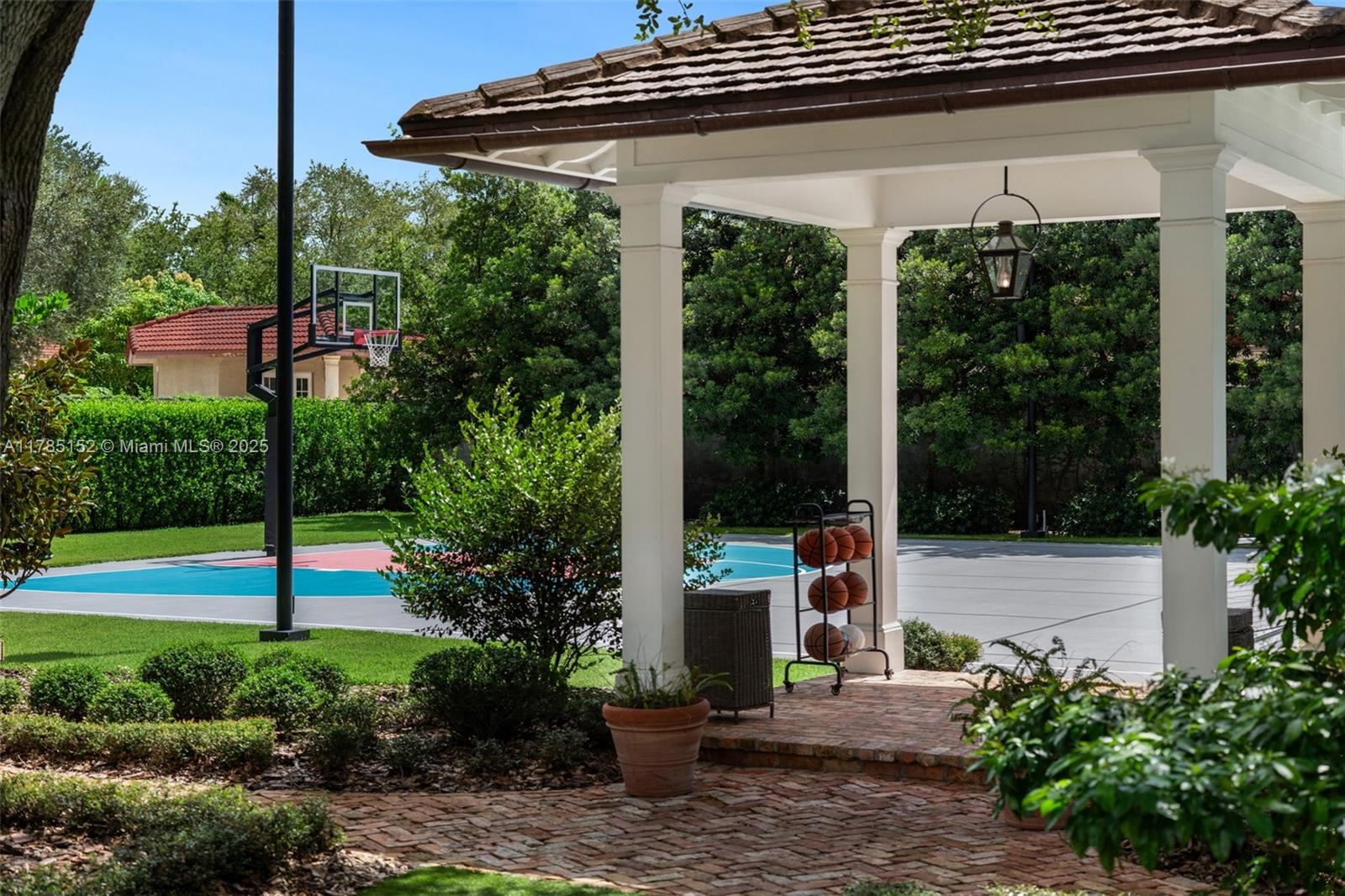 7393 SW 79th Ct Miami, FL 33143