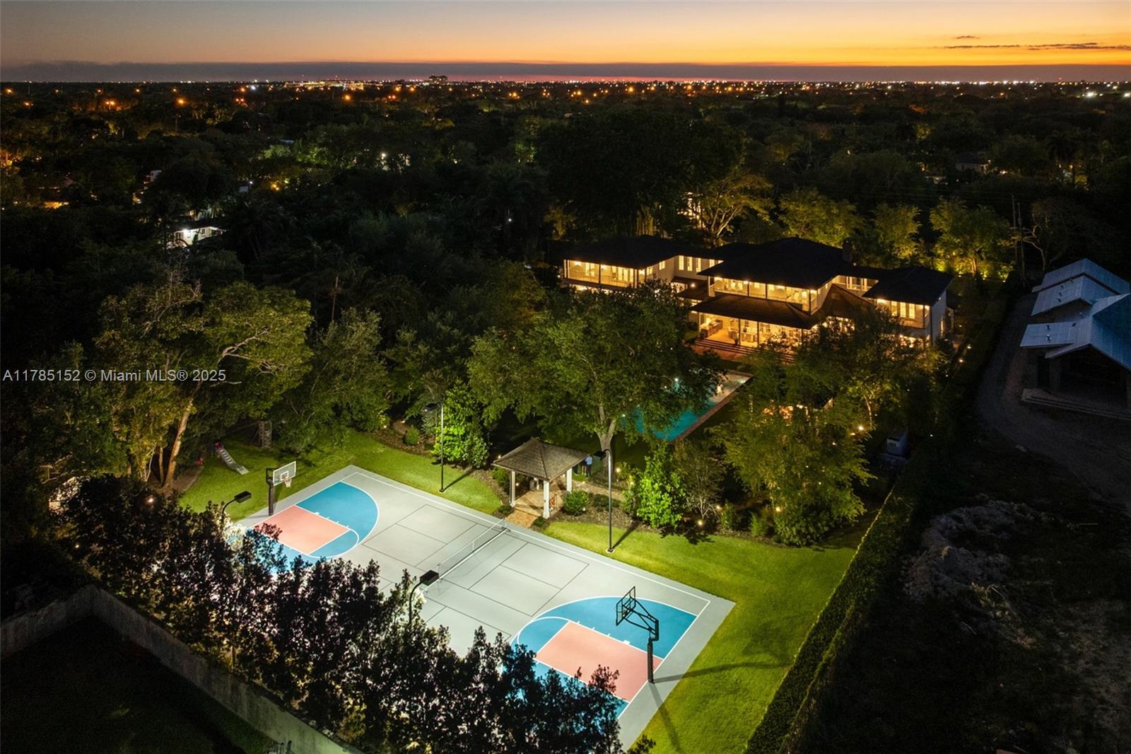 7393 SW 79th Ct Miami, FL 33143