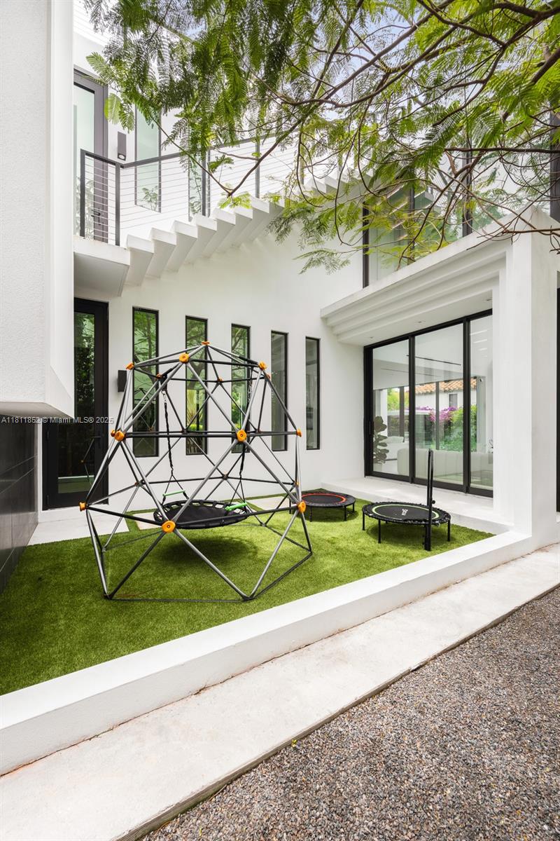 5630 Pine Tree Dr Miami Beach, FL 33140 5630 Pine Tree Dr Miami Beach, FL 33140