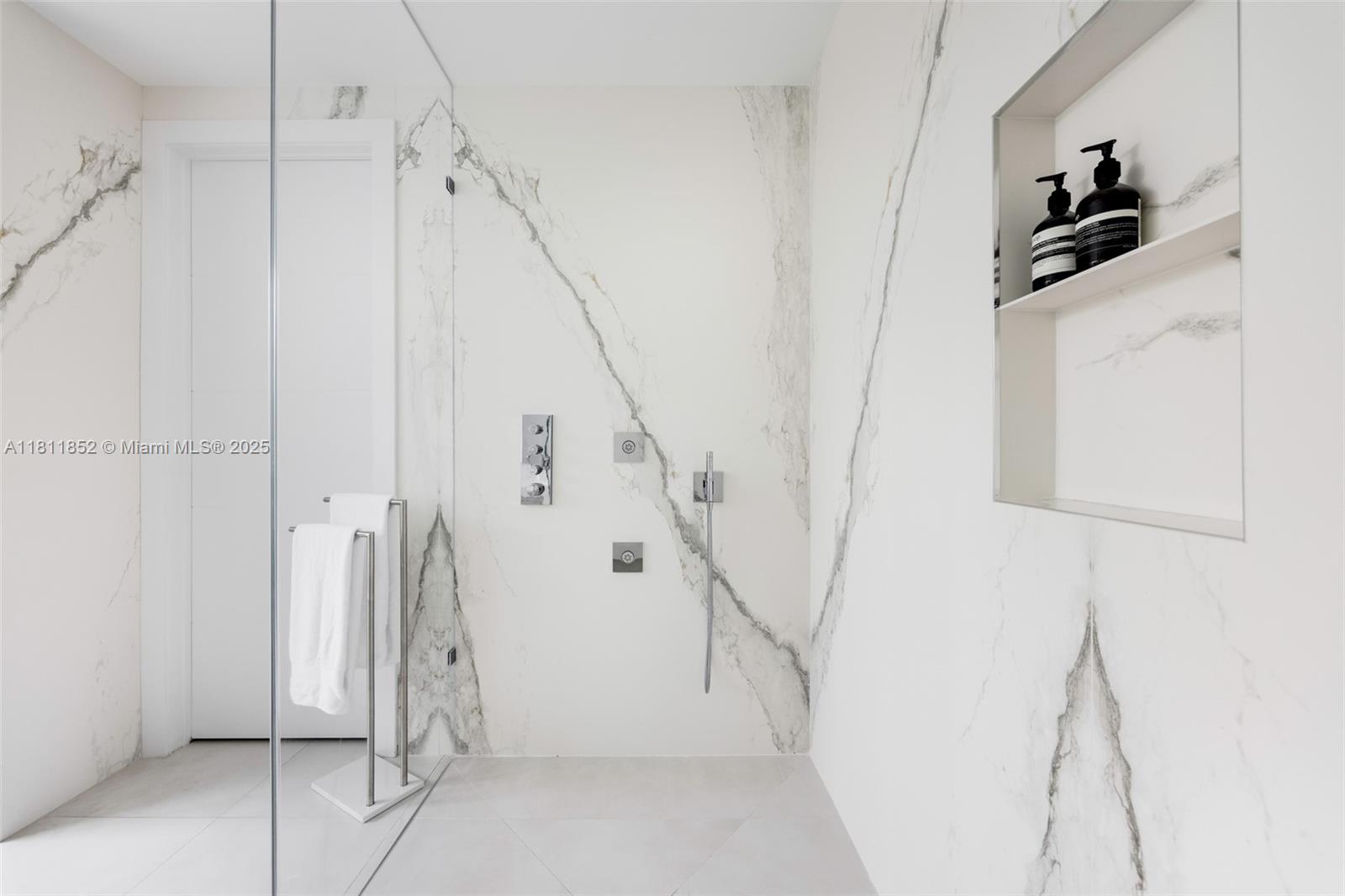 5630 Pine Tree Dr Miami Beach, FL 33140 5630 Pine Tree Dr Miami Beach, FL 33140