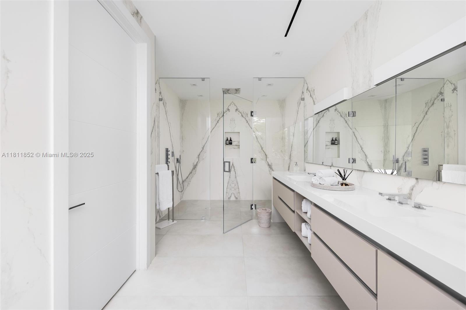 5630 Pine Tree Dr Miami Beach, FL 33140 5630 Pine Tree Dr Miami Beach, FL 33140