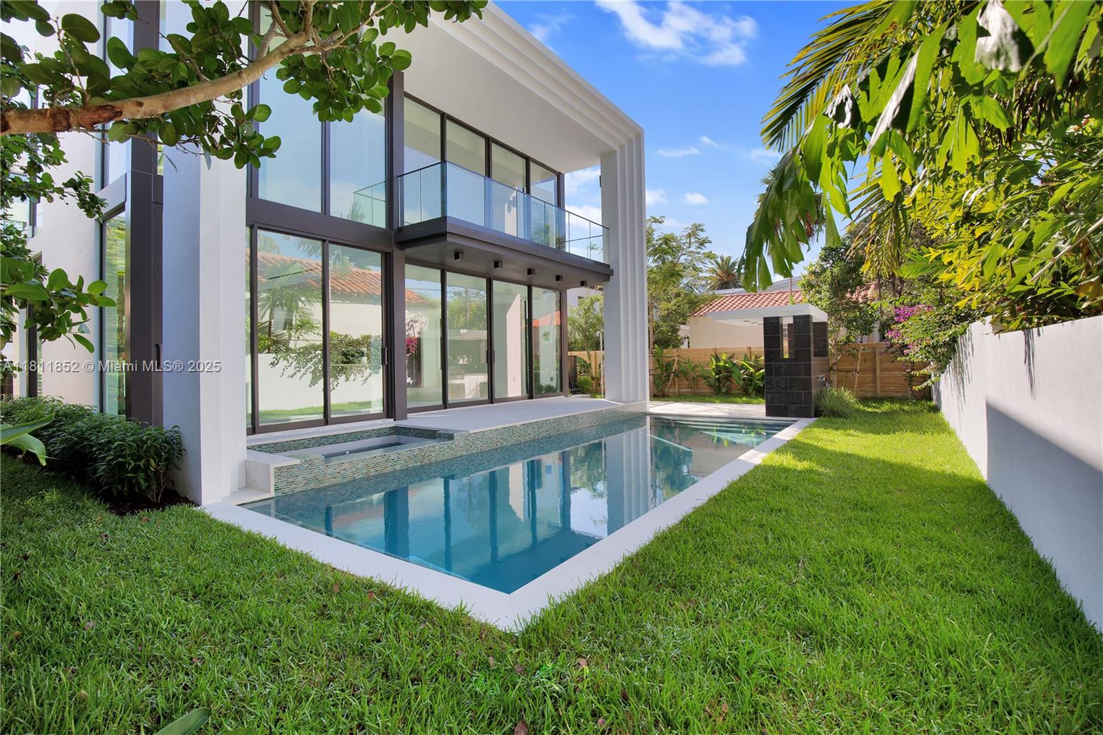 5630 Pine Tree Dr Miami Beach, FL 33140 5630 Pine Tree Dr Miami Beach, FL 33140