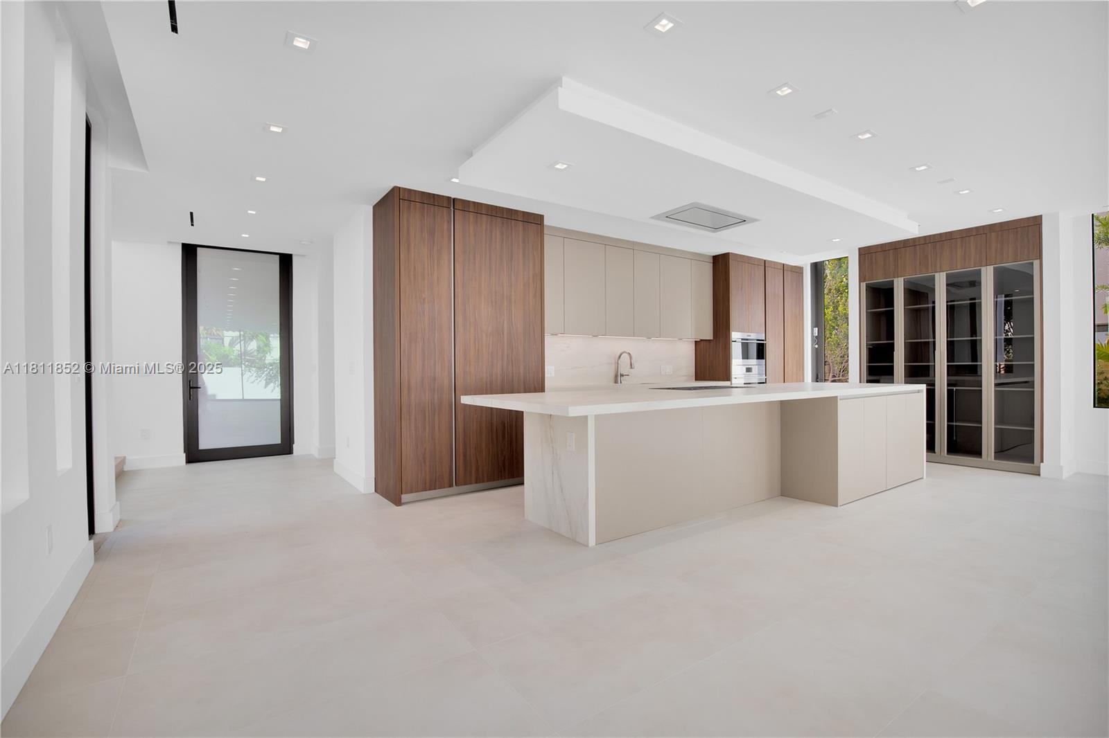 5630 Pine Tree Dr Miami Beach, FL 33140 5630 Pine Tree Dr Miami Beach, FL 33140