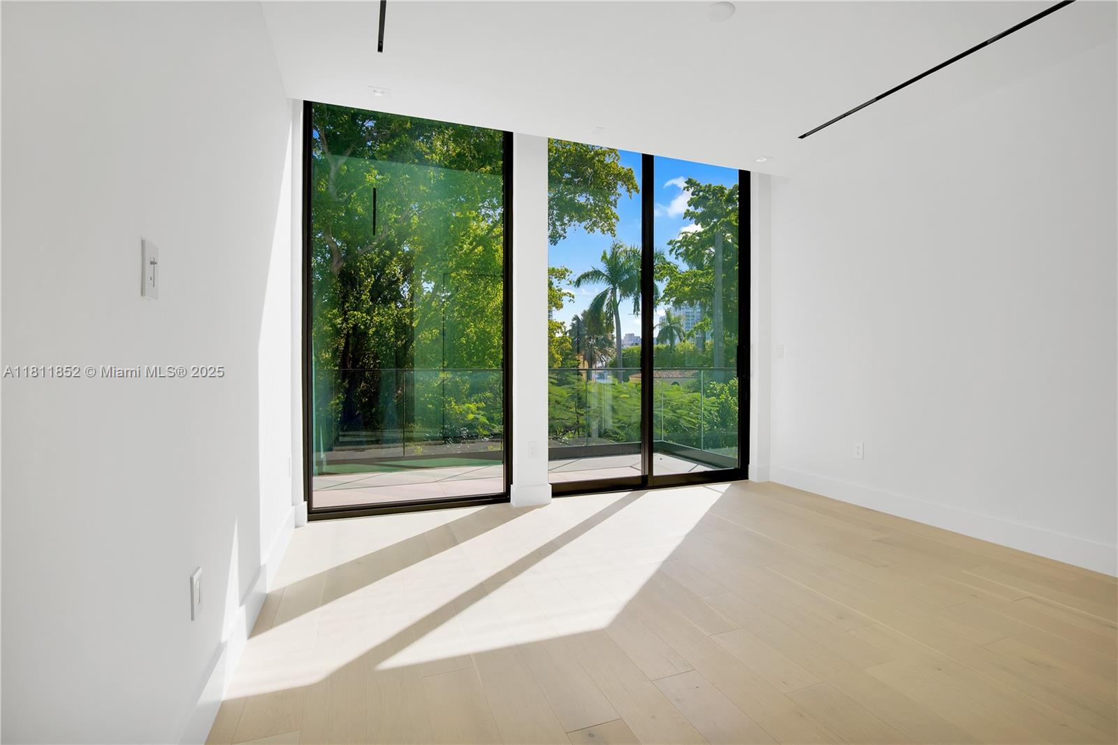 5630 Pine Tree Dr Miami Beach, FL 33140 5630 Pine Tree Dr Miami Beach, FL 33140