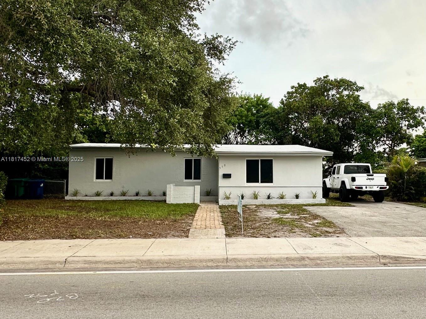 550 NW 199th St