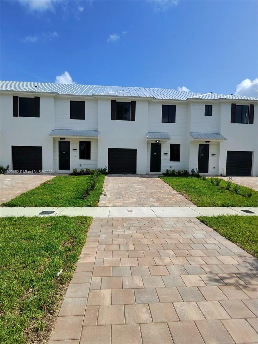 880 SW 1st St #880
