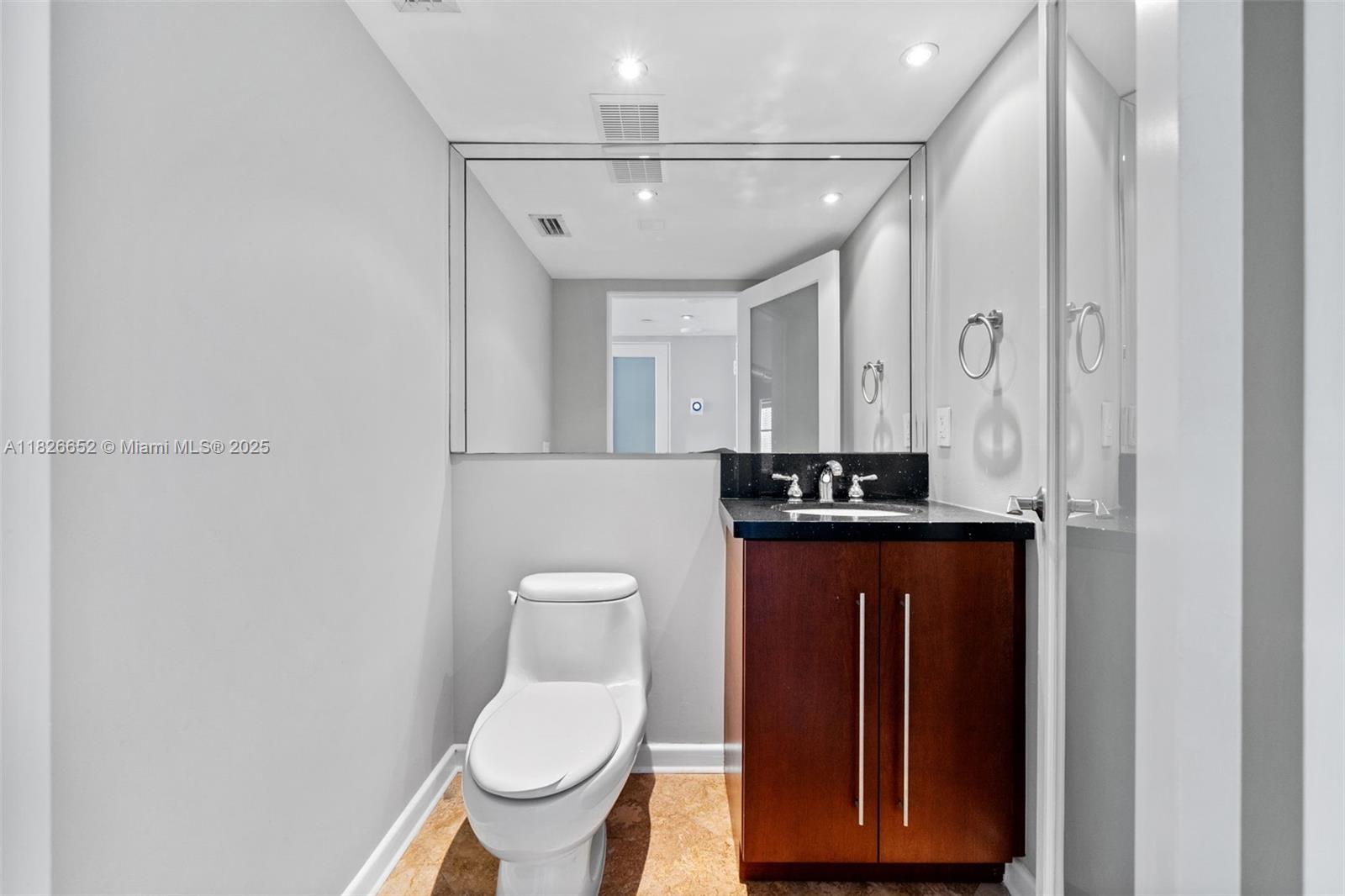 image BRICKELL PLACE CONDO26