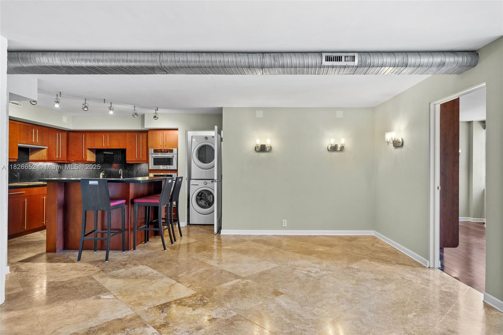 image BRICKELL PLACE CONDO4