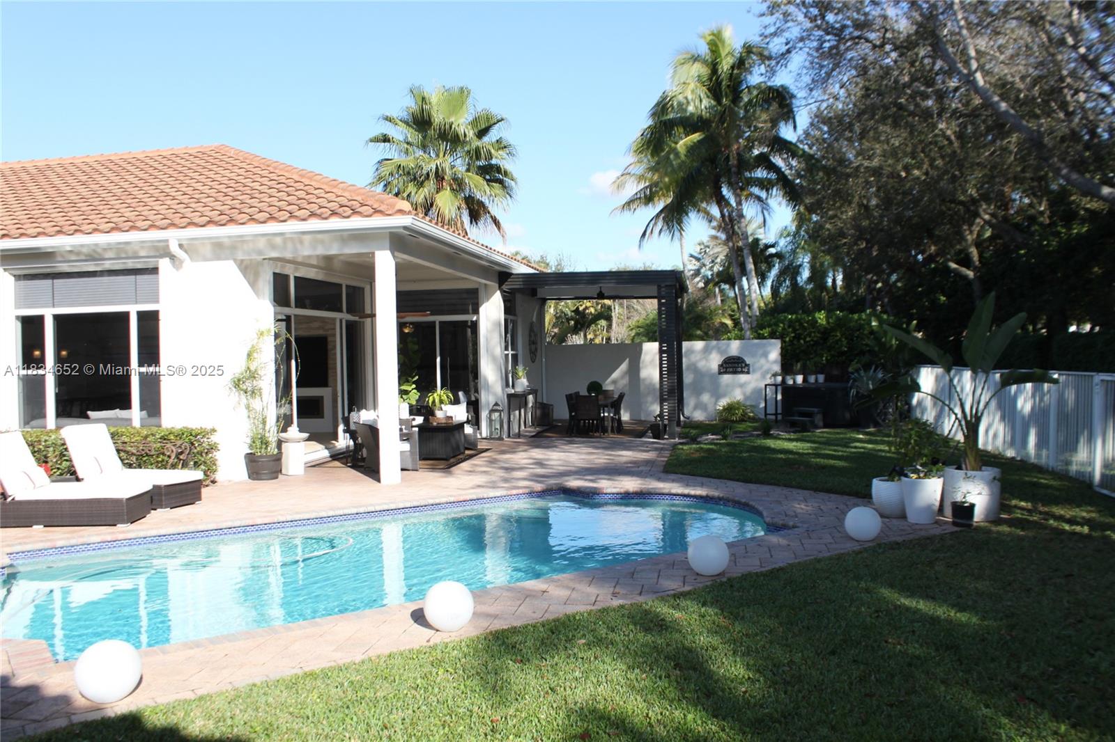 2524 Bay Pointe Ct