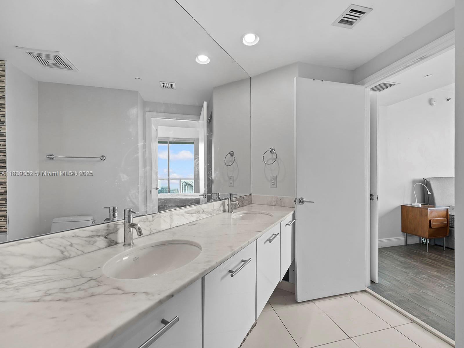 image 500 Brickell East18