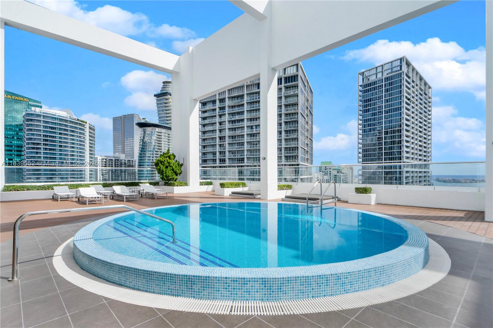image 500 Brickell East33