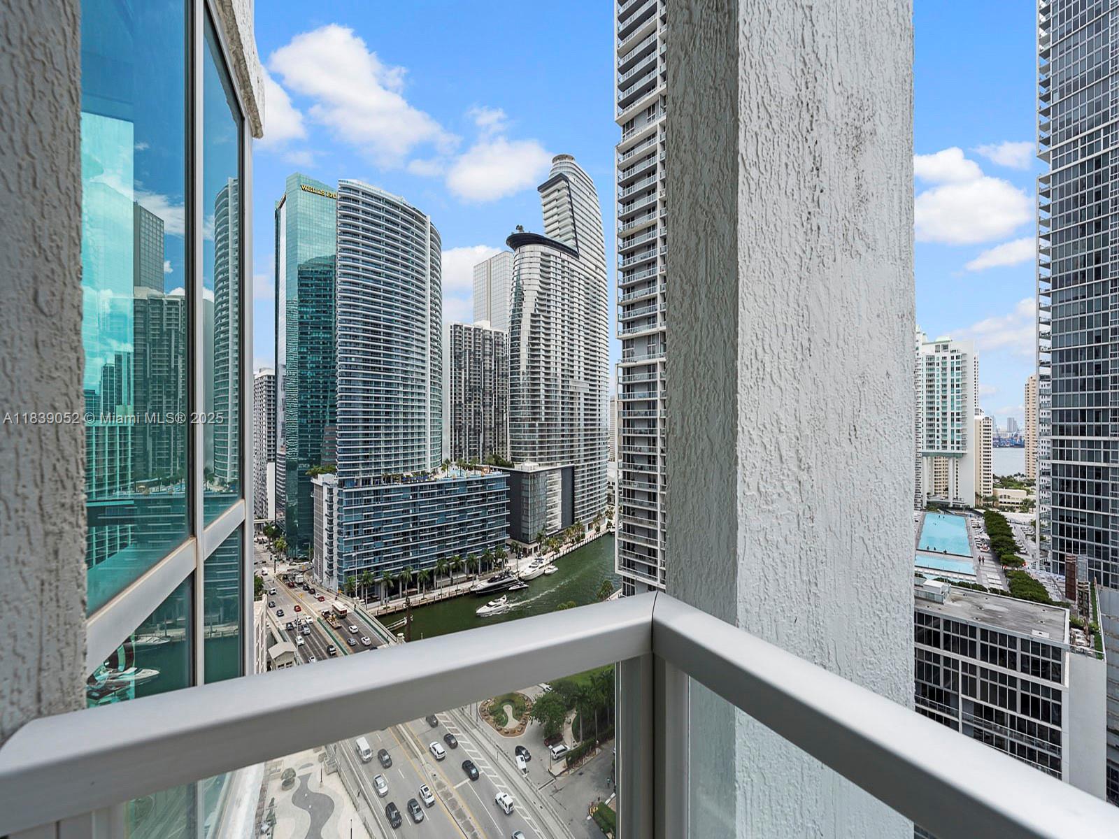 image 500 Brickell East4