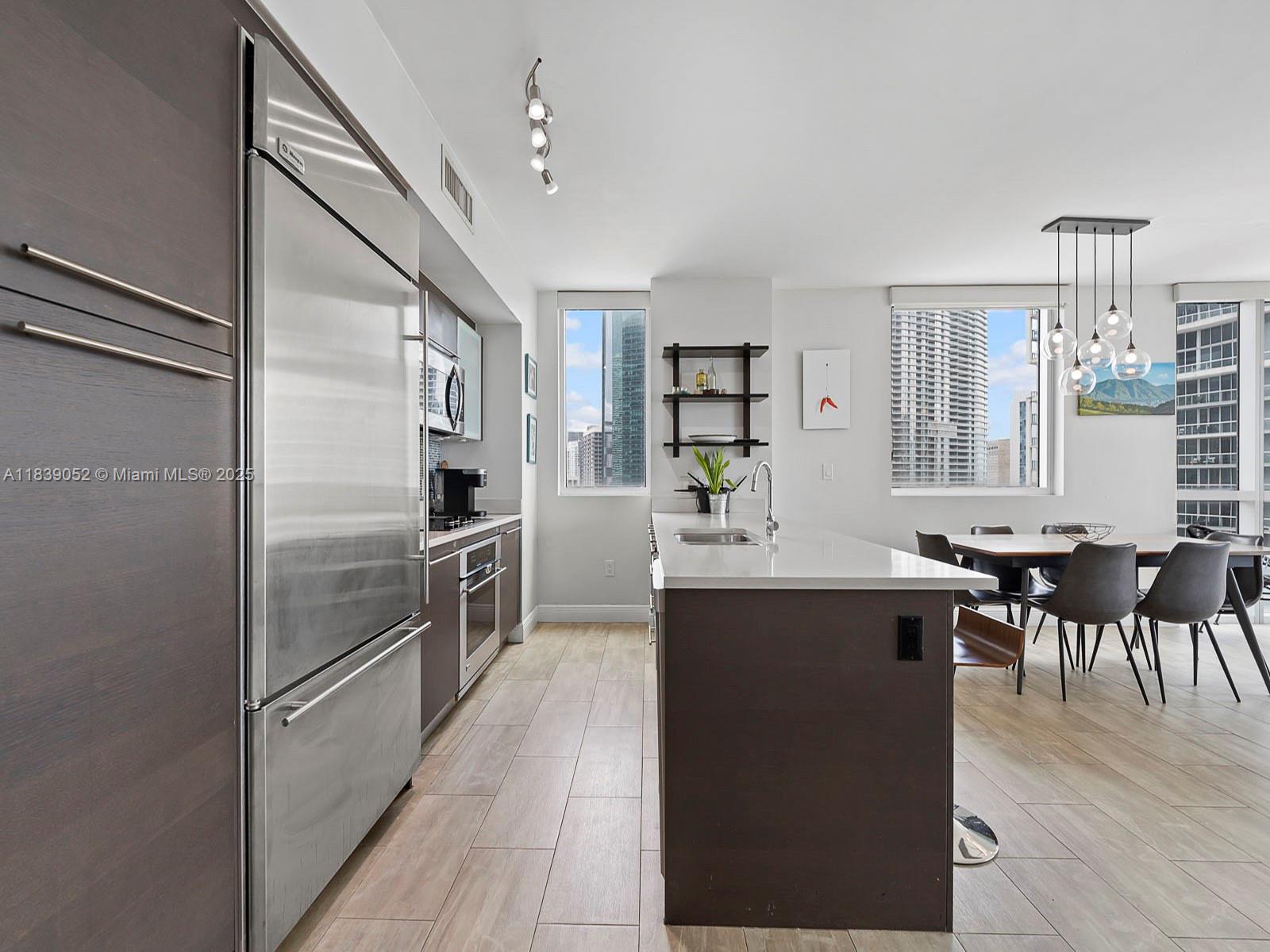 image 500 Brickell East8