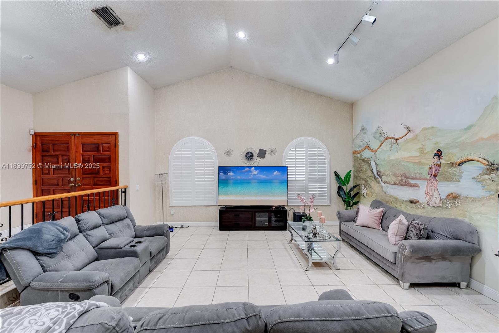 400 NW 128th Ave Miami, FL 33182