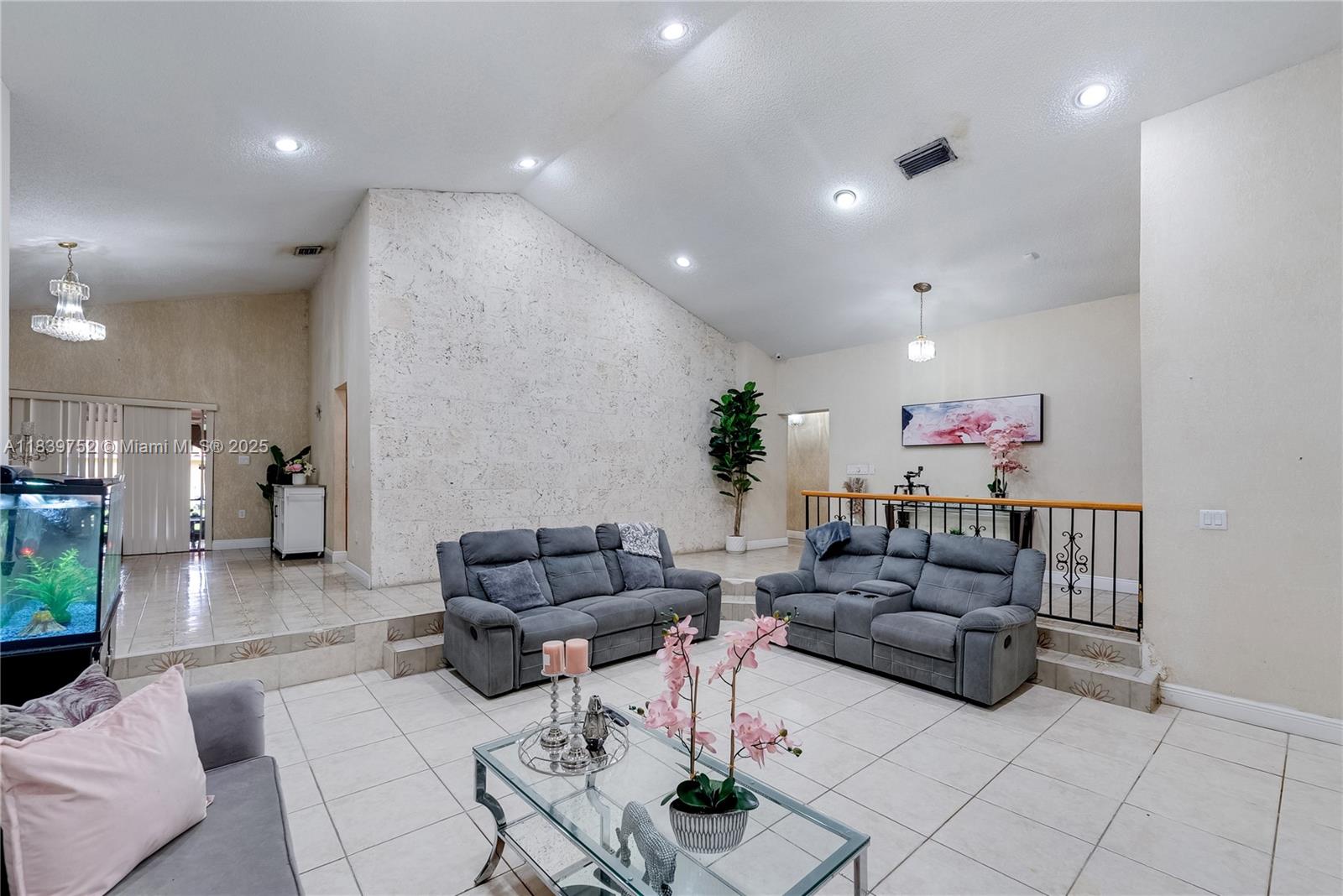 400 NW 128th Ave Miami, FL 33182