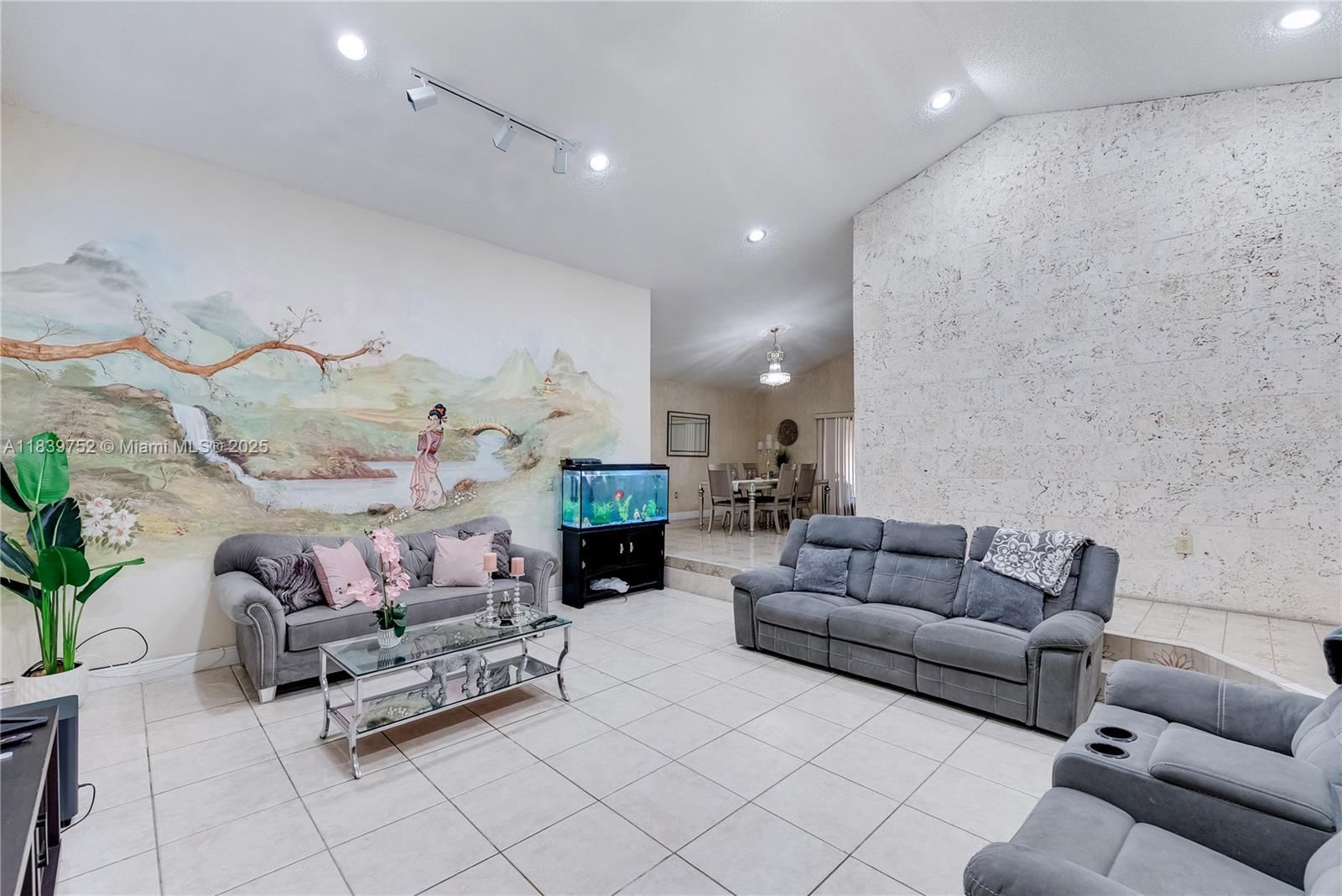 400 NW 128th Ave Miami, FL 33182