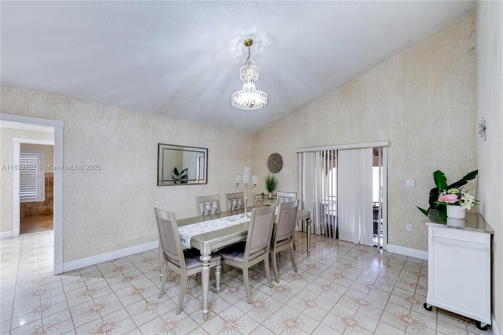 400 NW 128th Ave Miami, FL 33182
