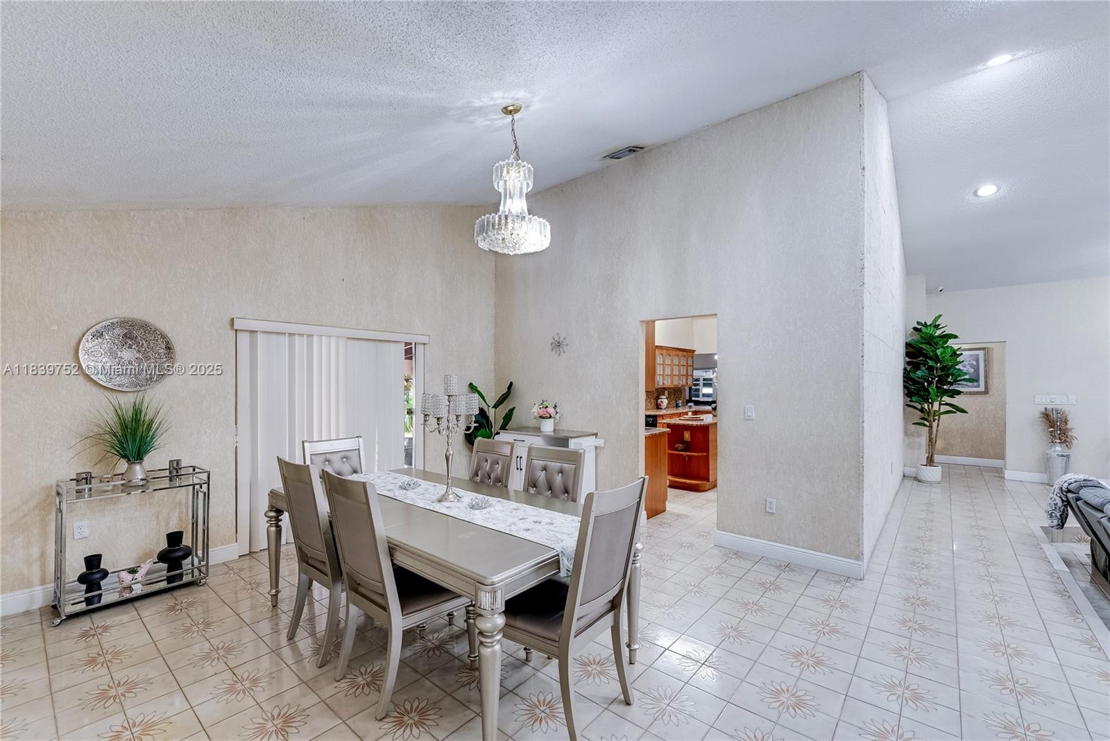 400 NW 128th Ave Miami, FL 33182