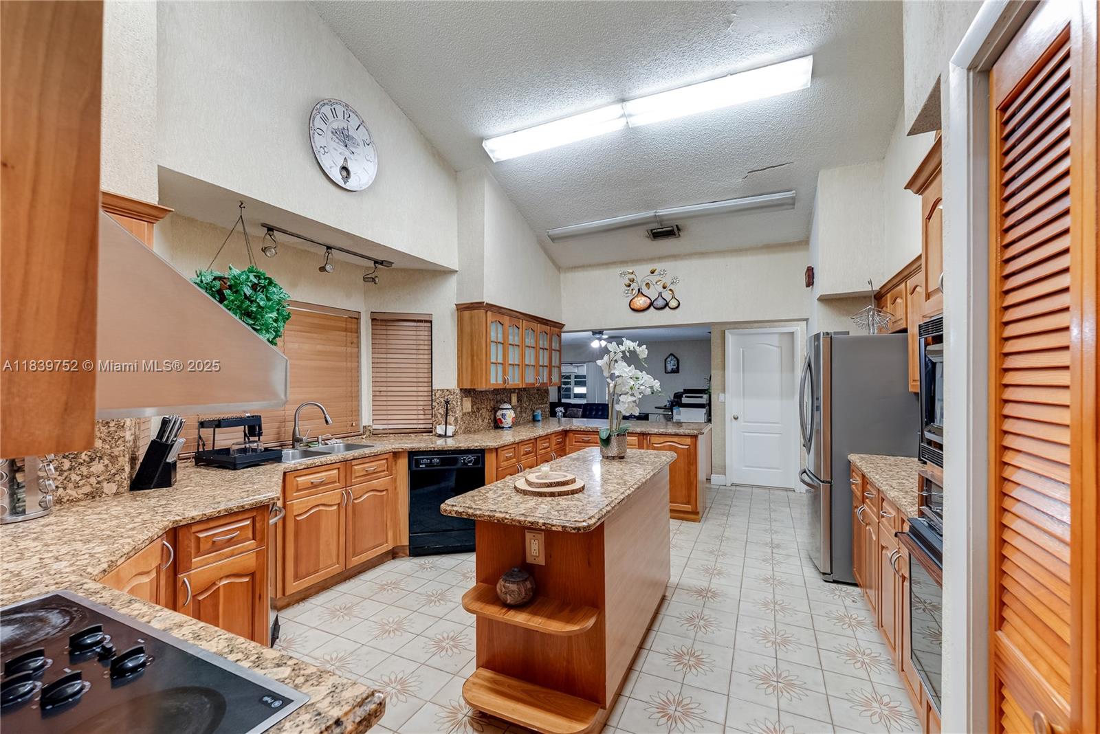 400 NW 128th Ave Miami, FL 33182