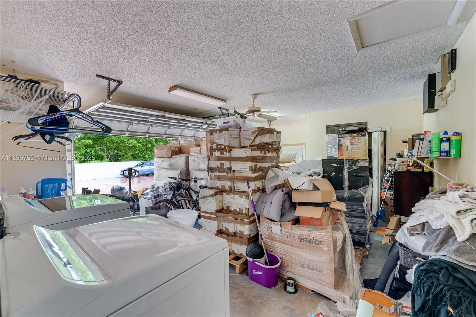 400 NW 128th Ave Miami, FL 33182
