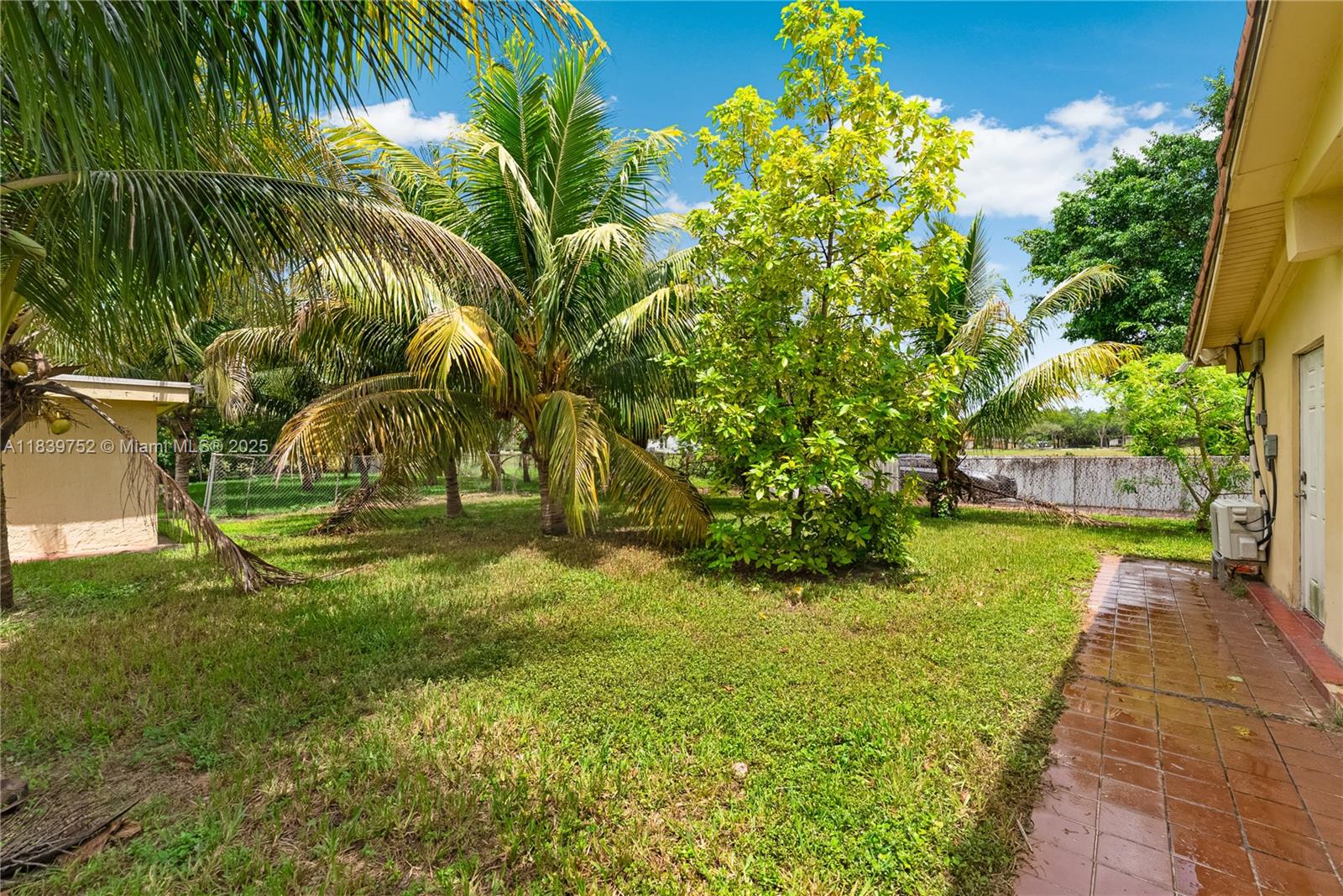 400 NW 128th Ave Miami, FL 33182