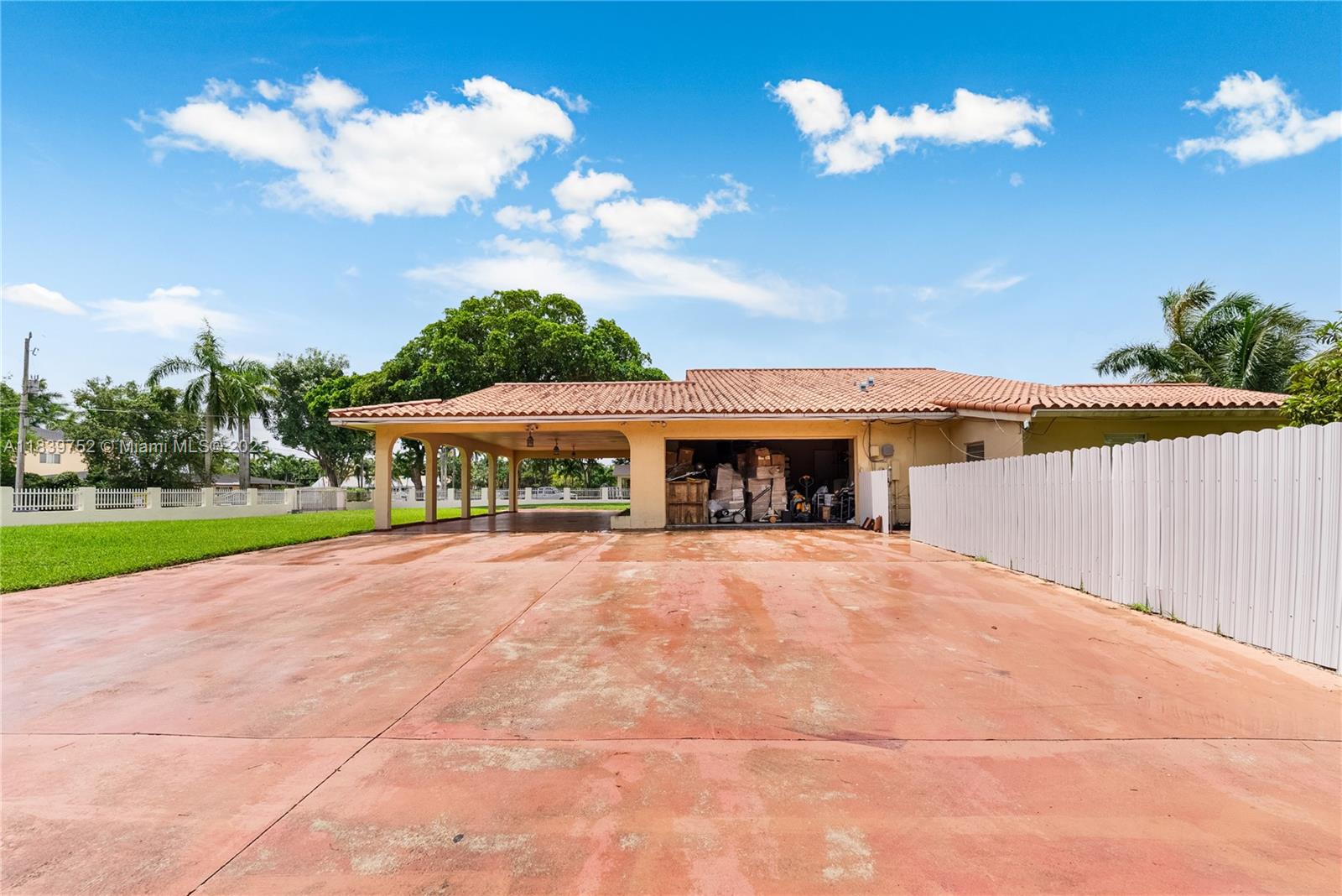 400 NW 128th Ave Miami, FL 33182