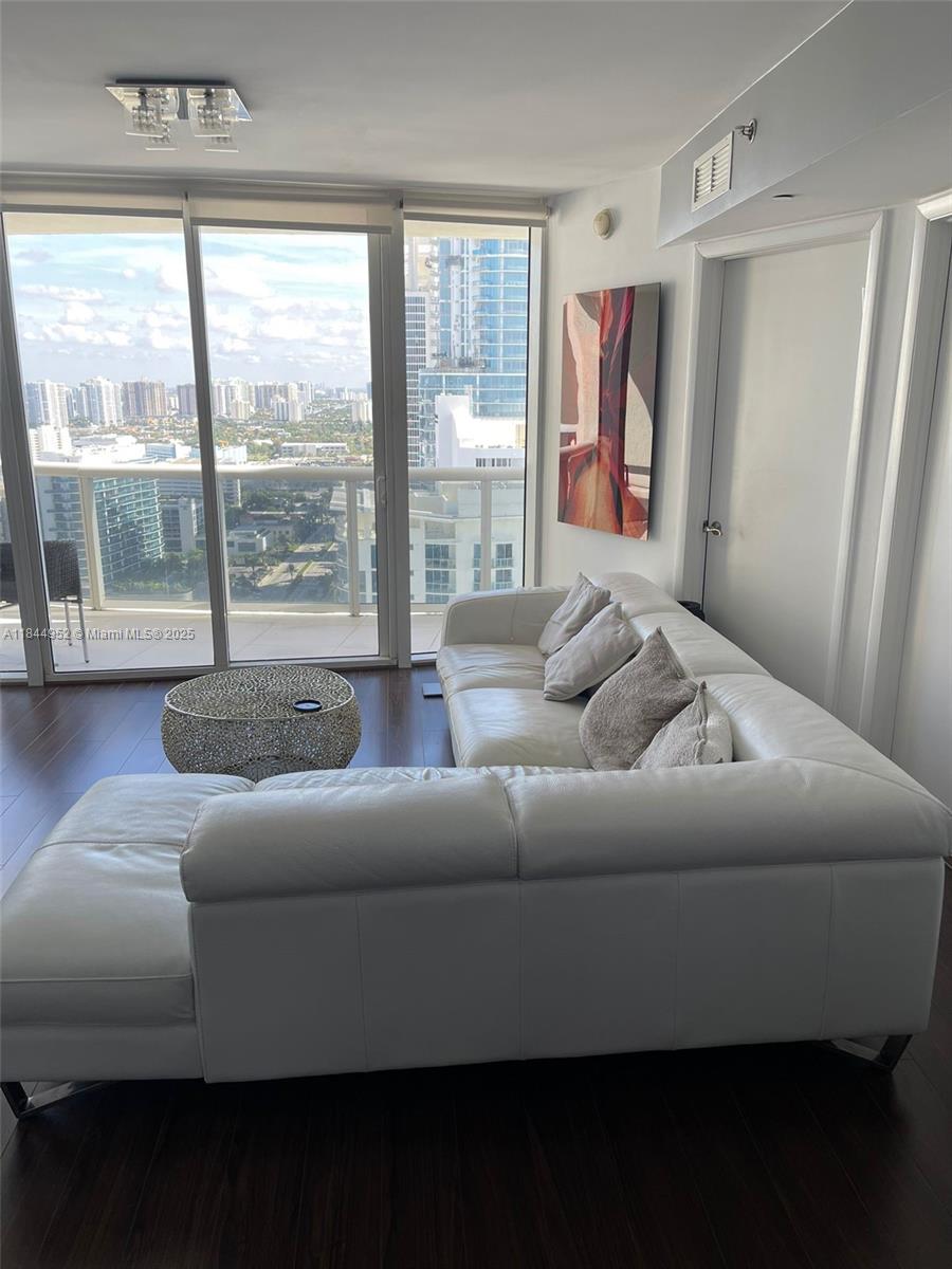 17201 Collins Ave #3102