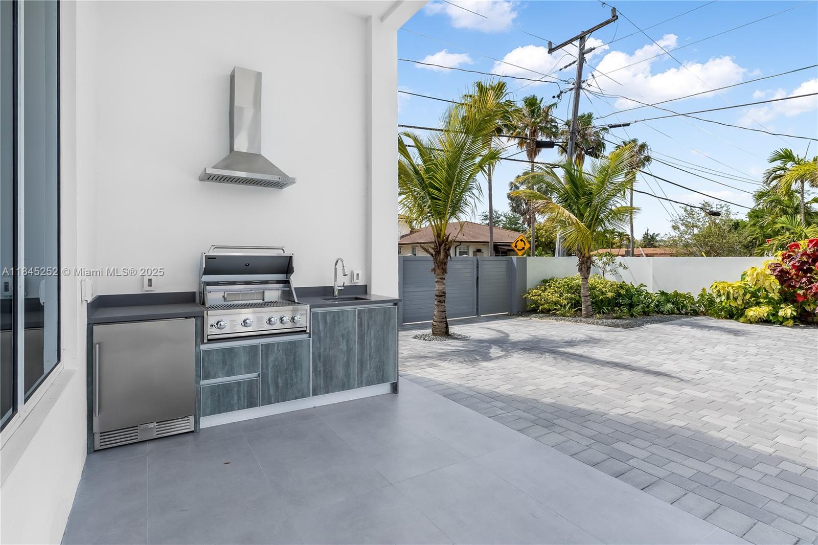 9895 NW 26th St Doral, FL 33172