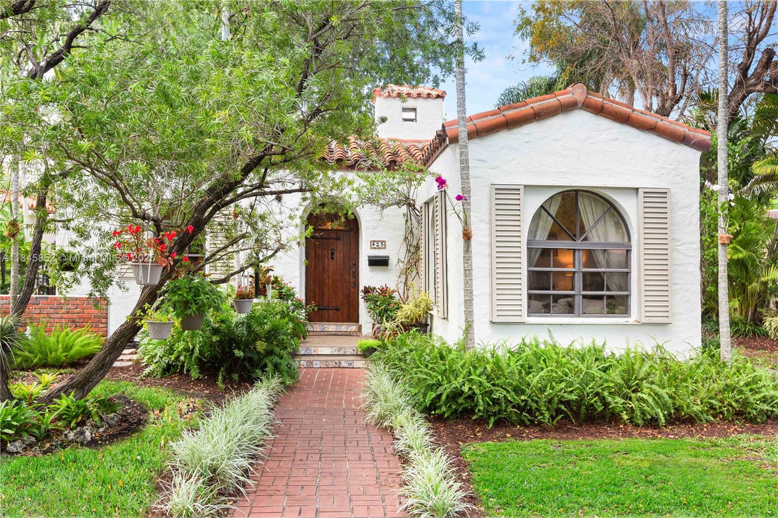 425 Cadagua Ave