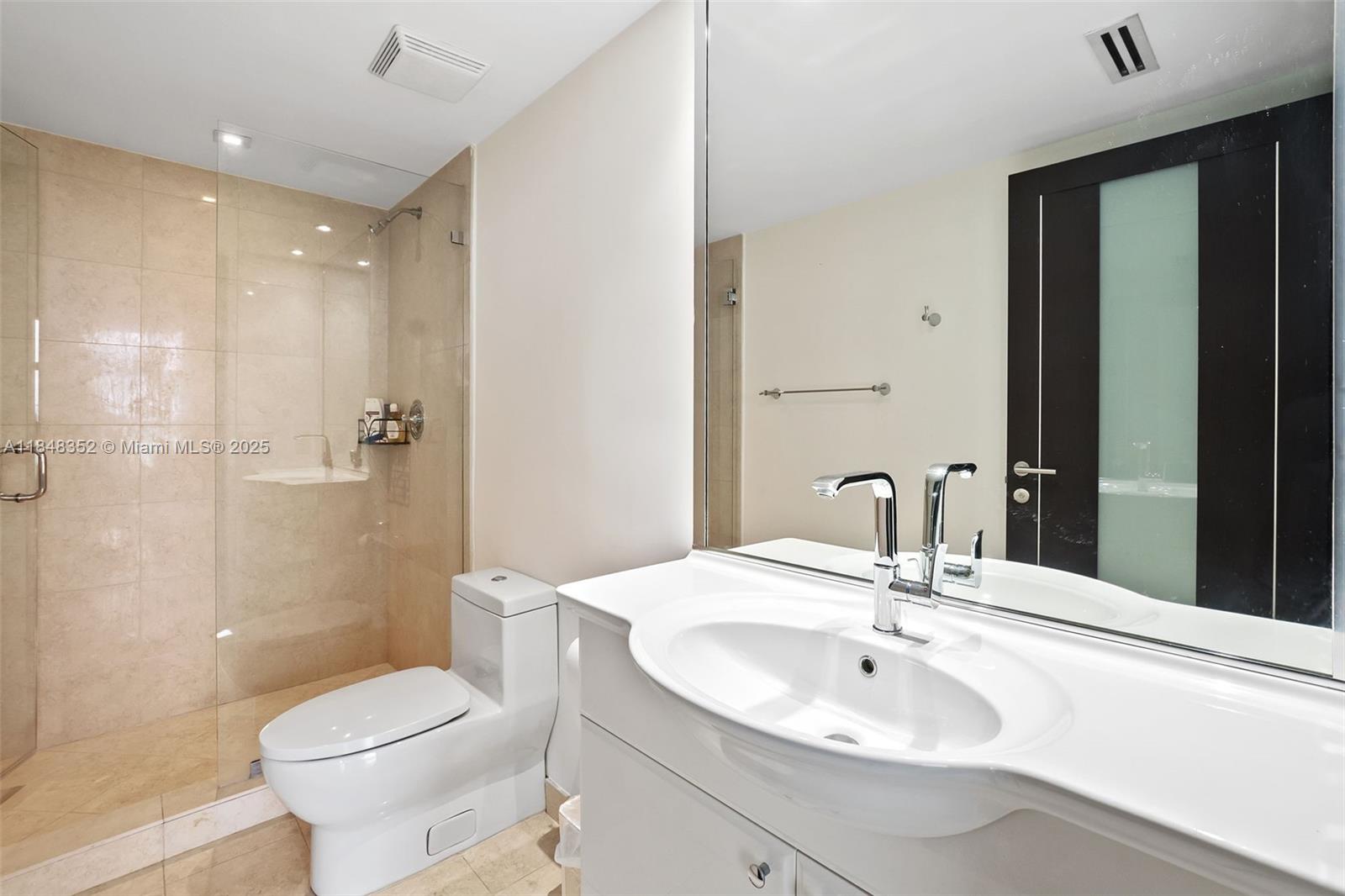 image Ocean Three Condo14