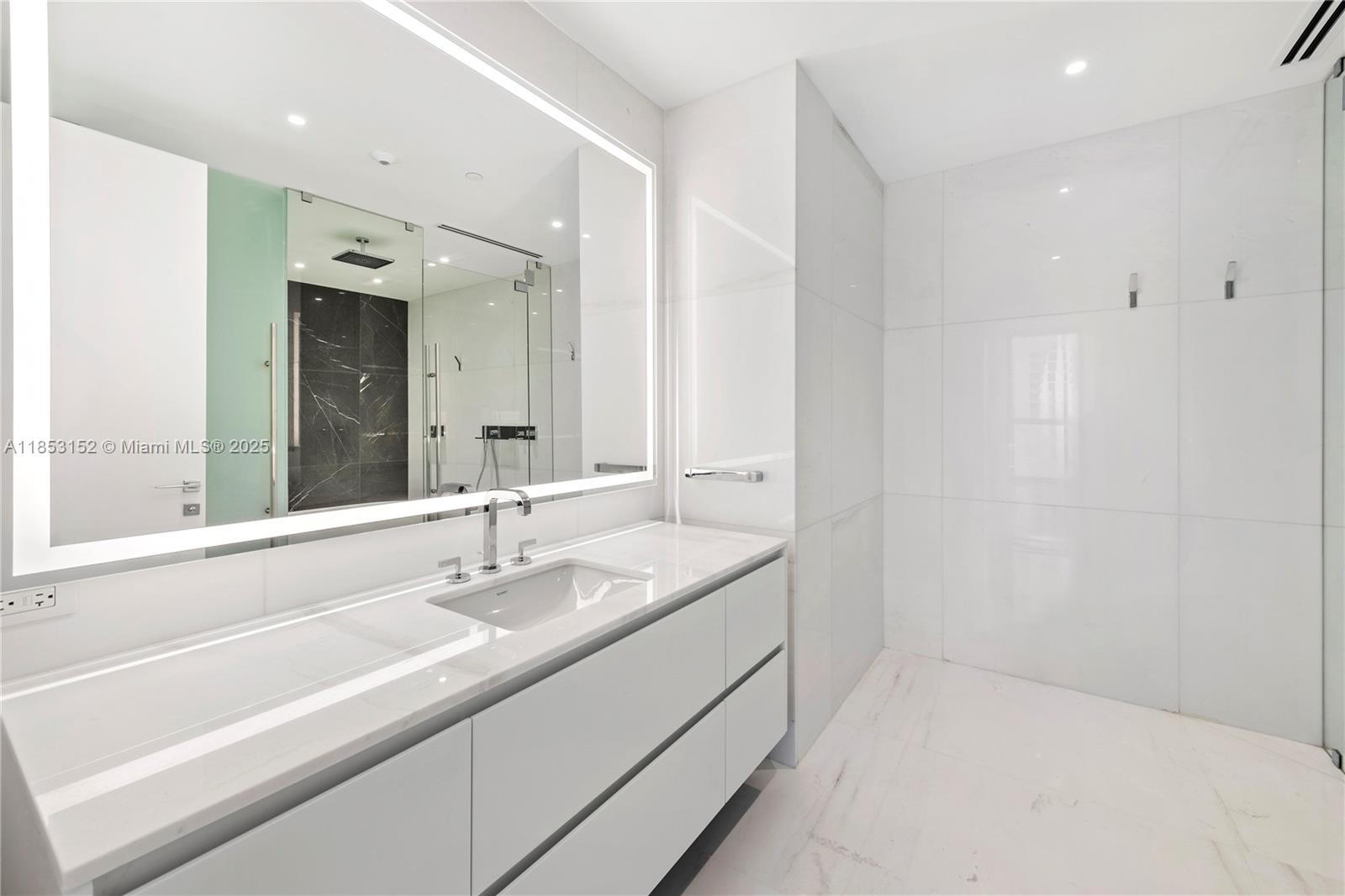 image Aston Martin Residences12