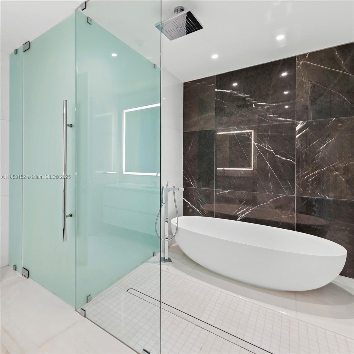 image Aston Martin Residences13