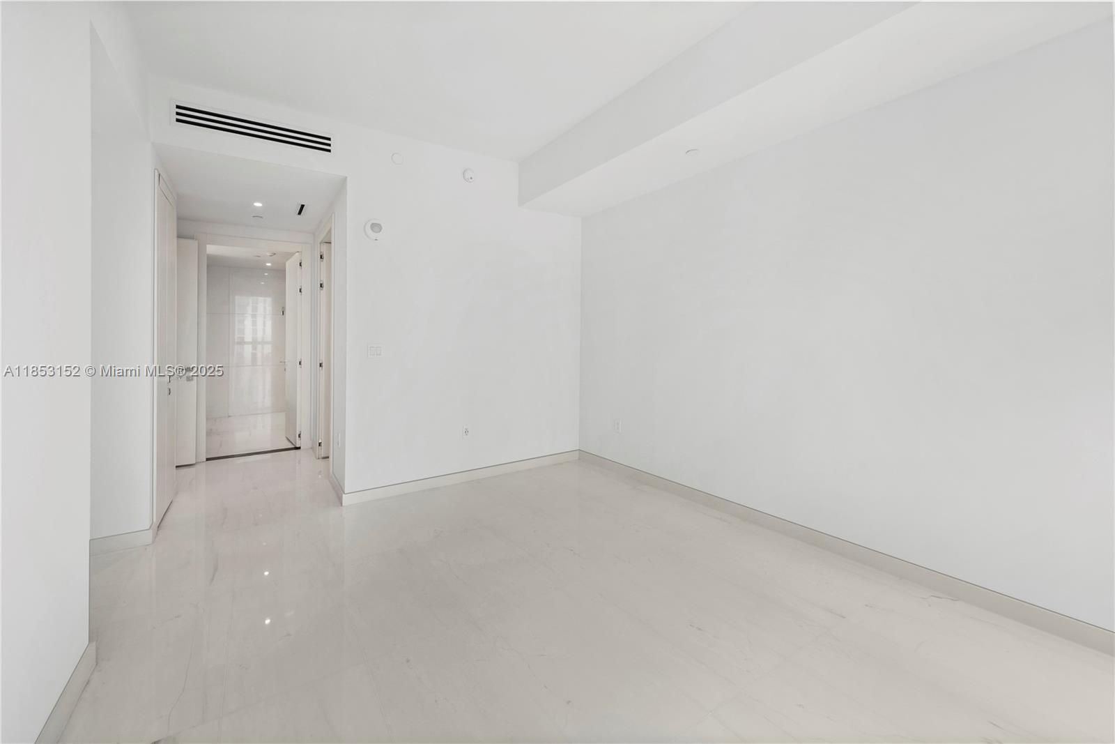 image Aston Martin Residences16