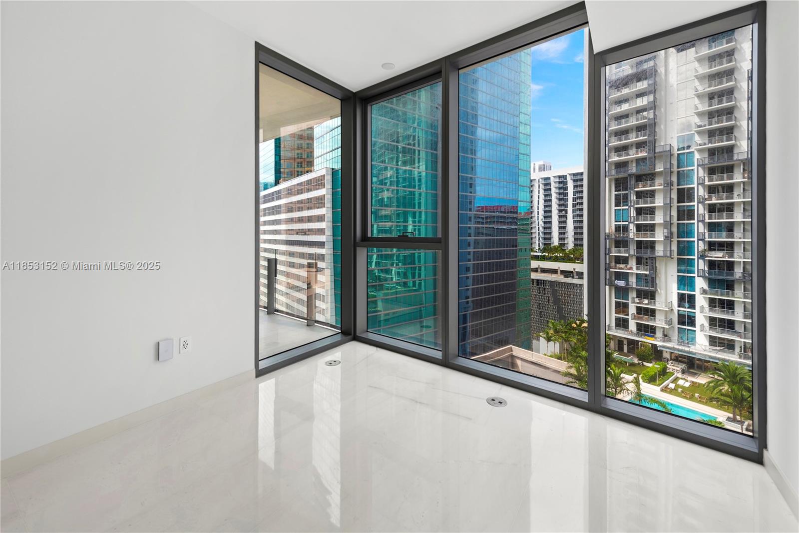 image Aston Martin Residences21
