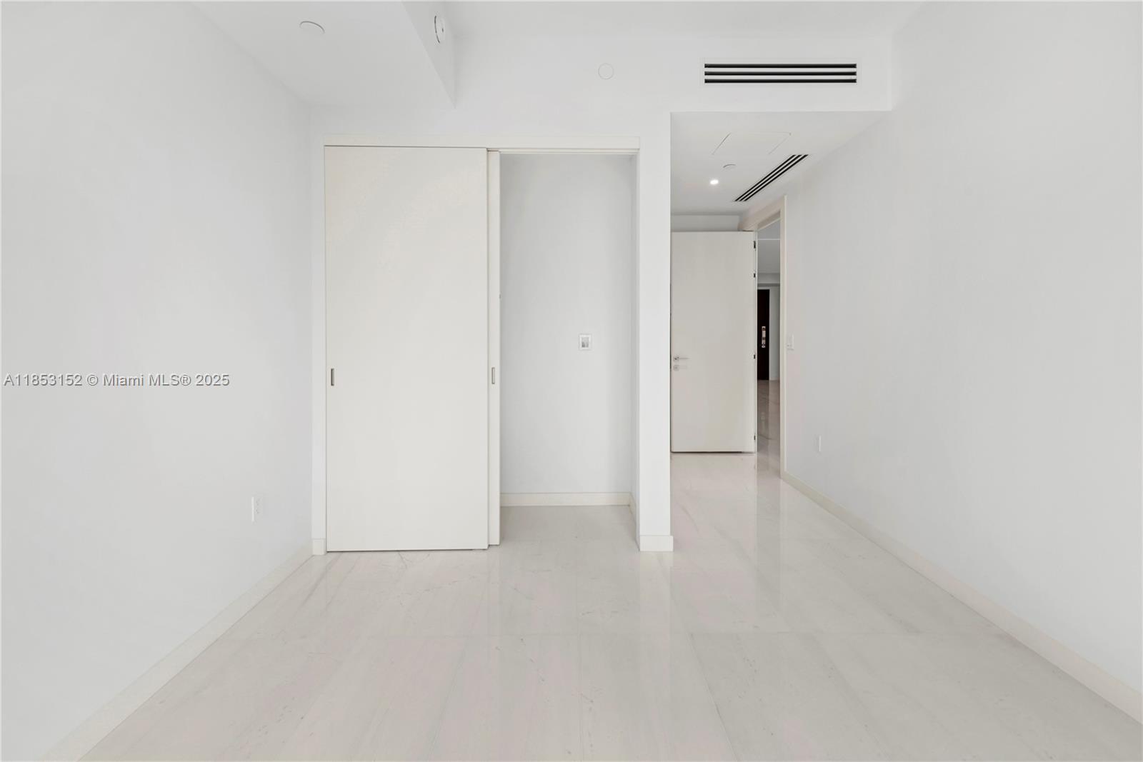 image Aston Martin Residences23