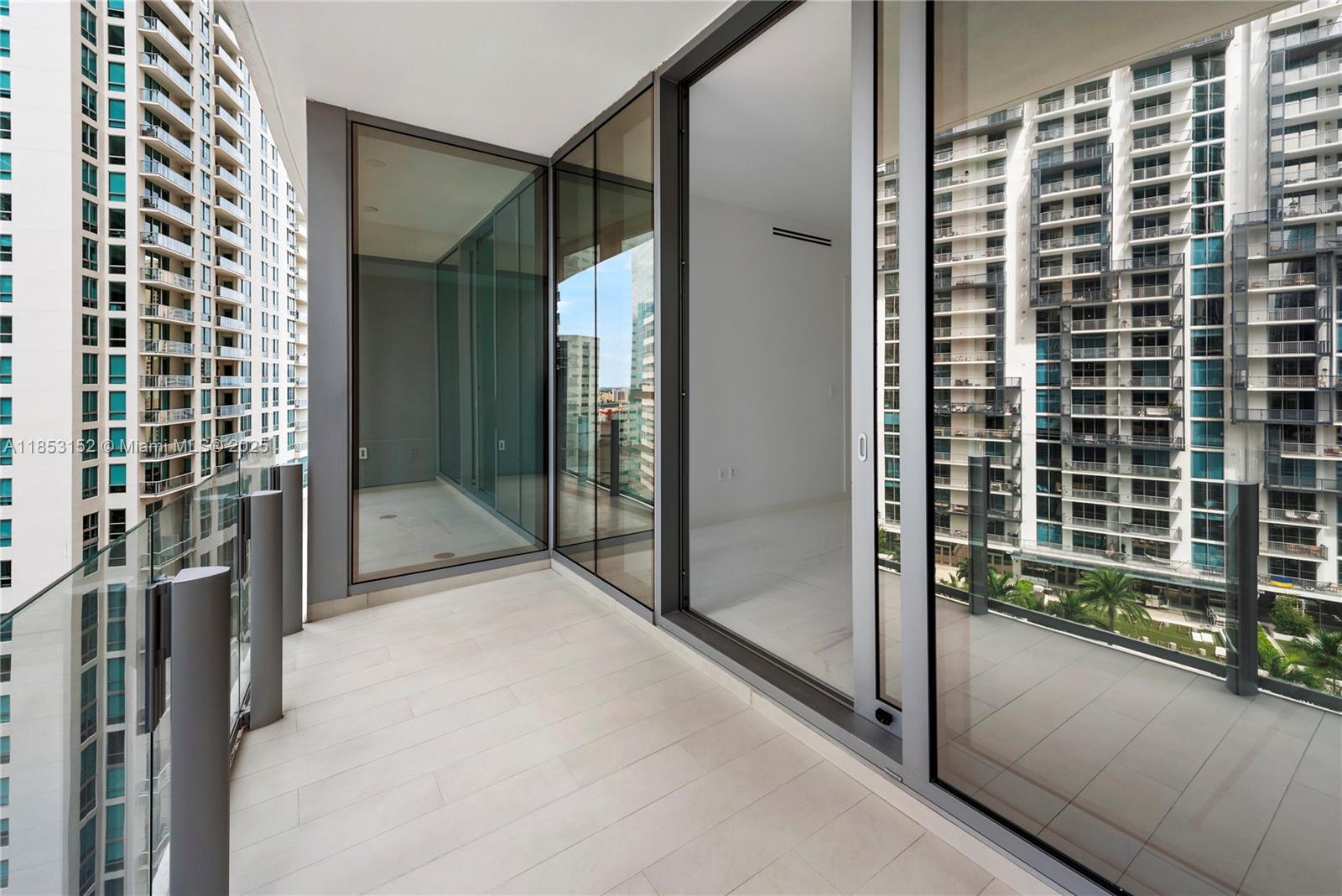 image Aston Martin Residences26