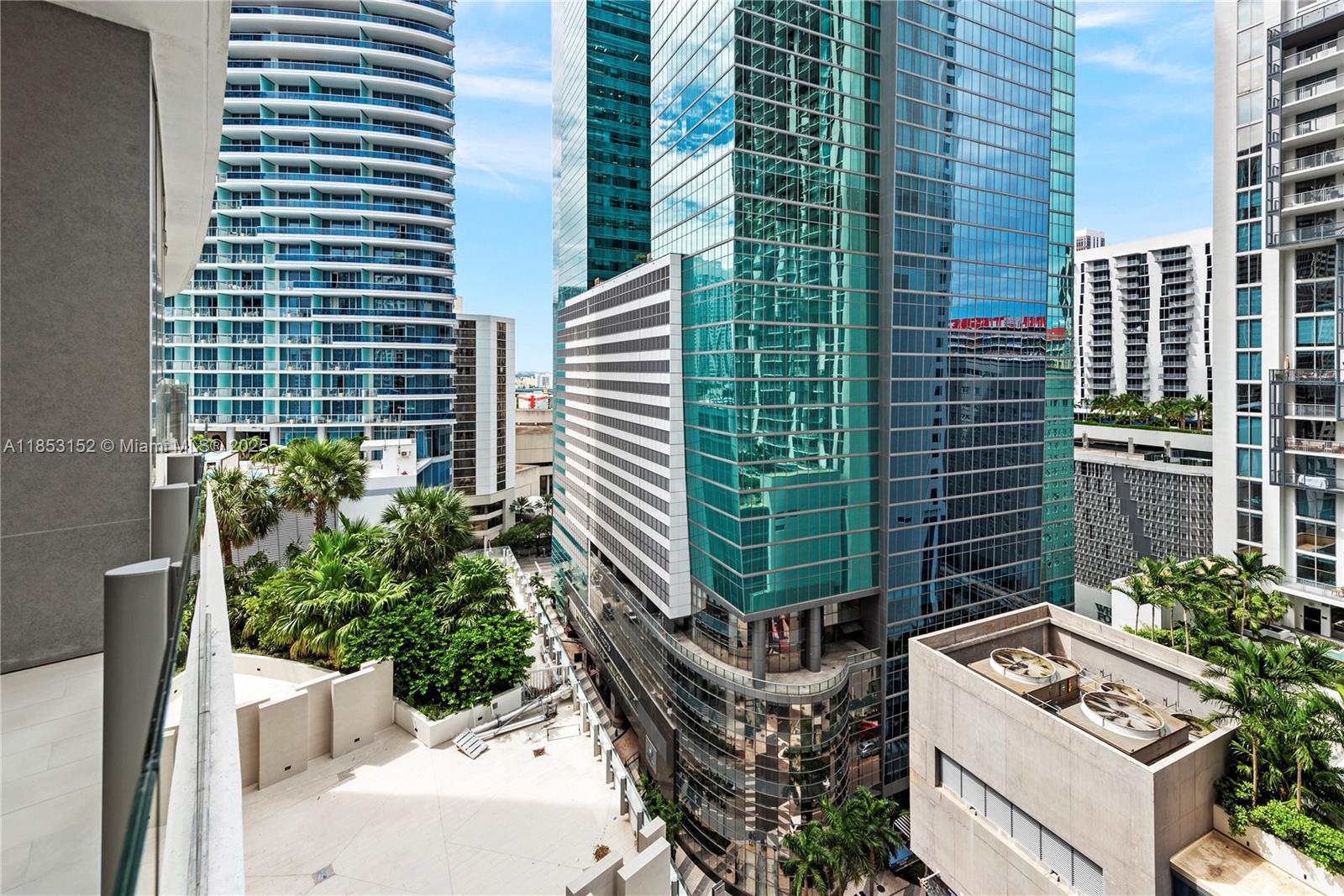 image Aston Martin Residences28