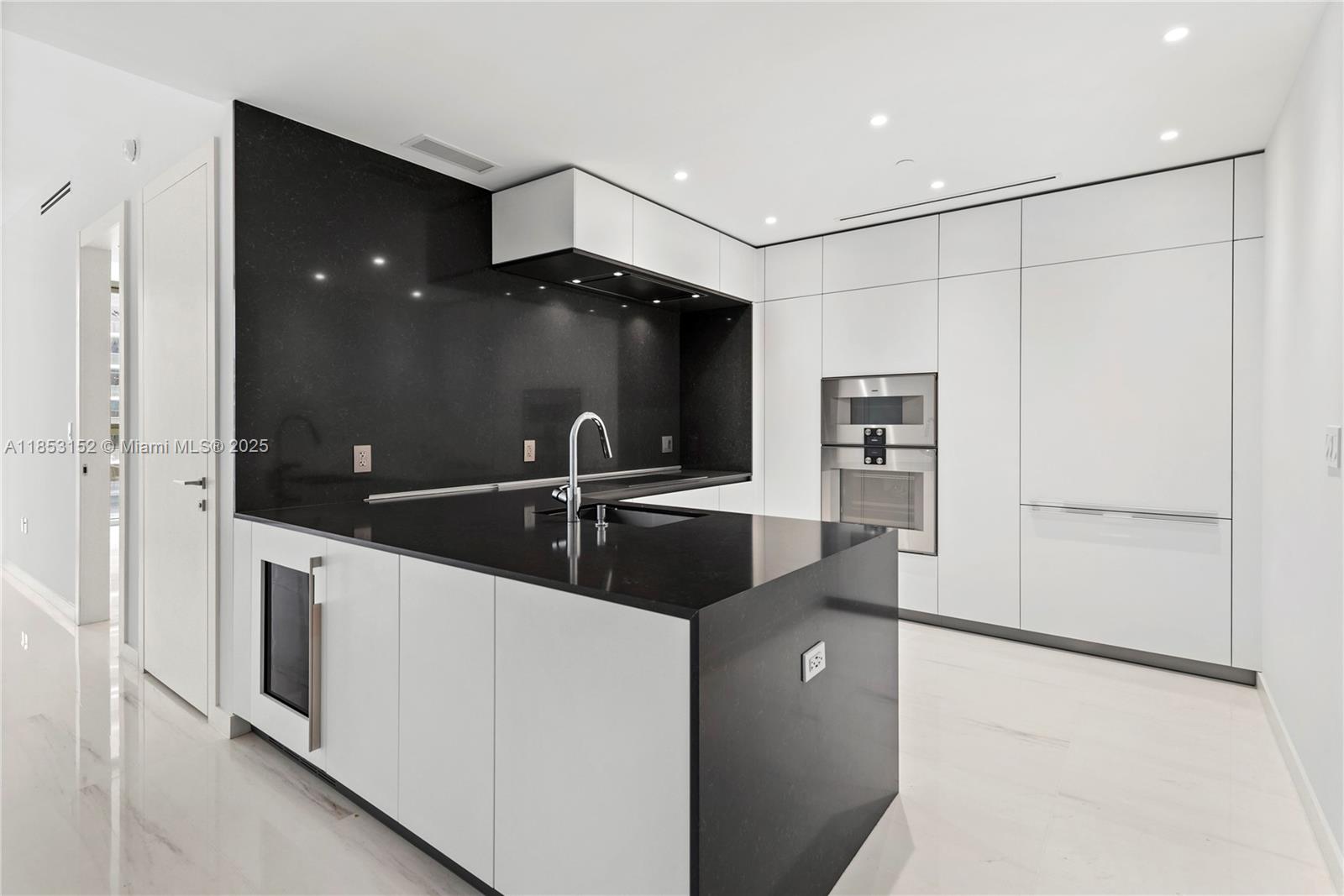 image Aston Martin Residences6