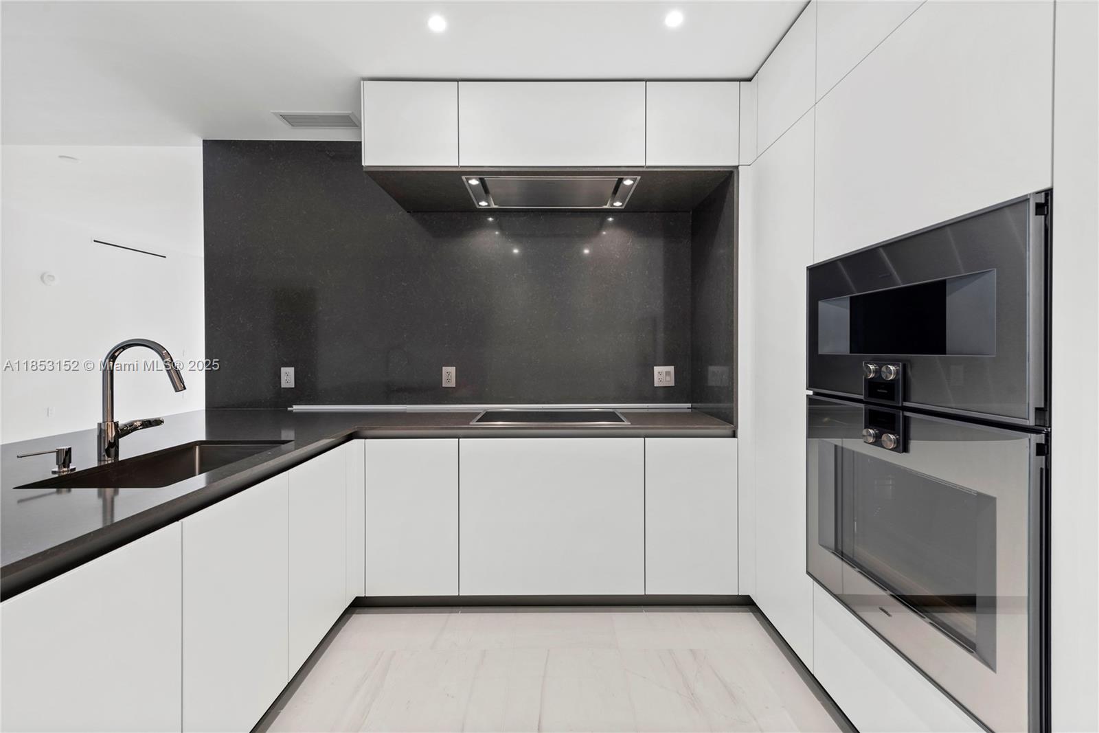 image Aston Martin Residences7