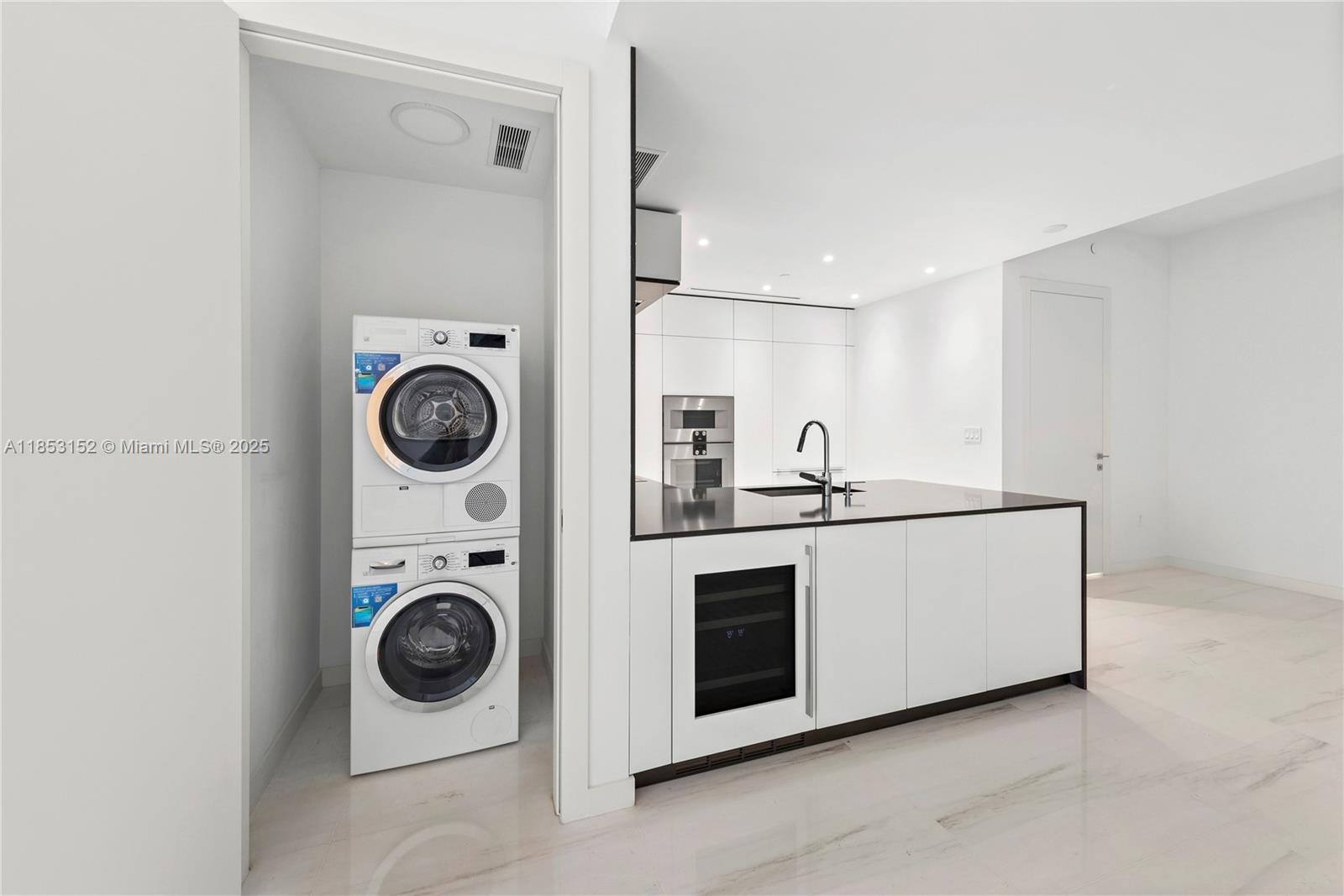image Aston Martin Residences8