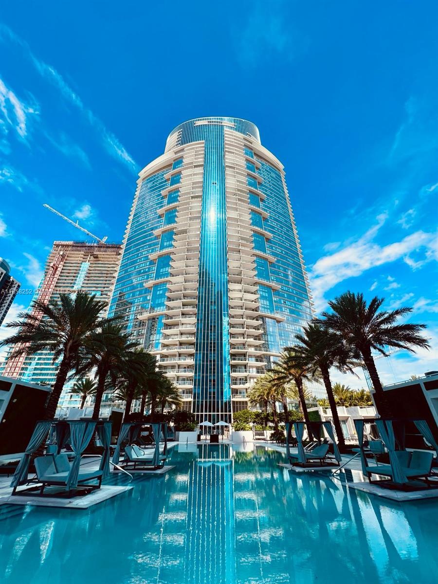 851 NE 1st Ave #1204