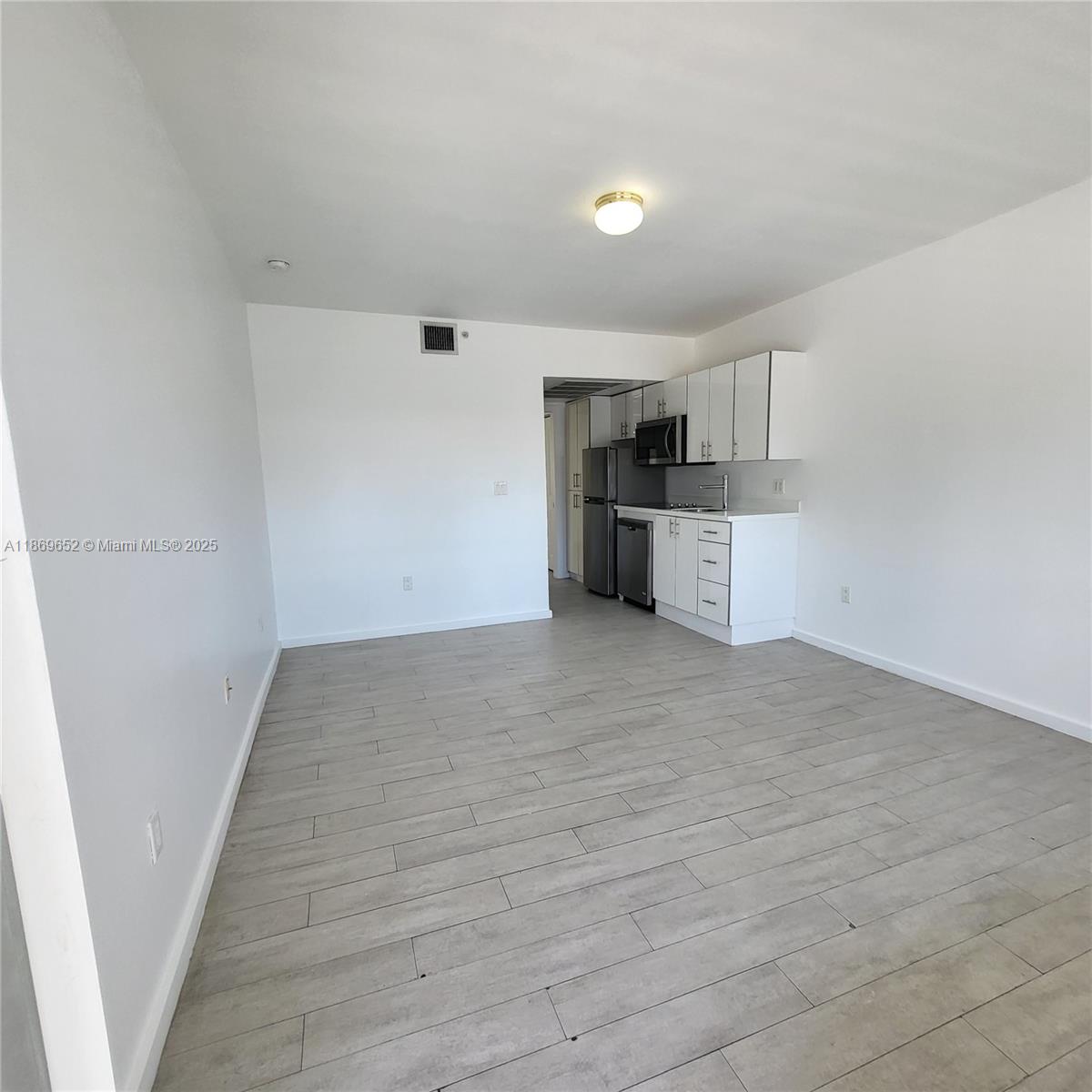 1601 Meridian Ave #209