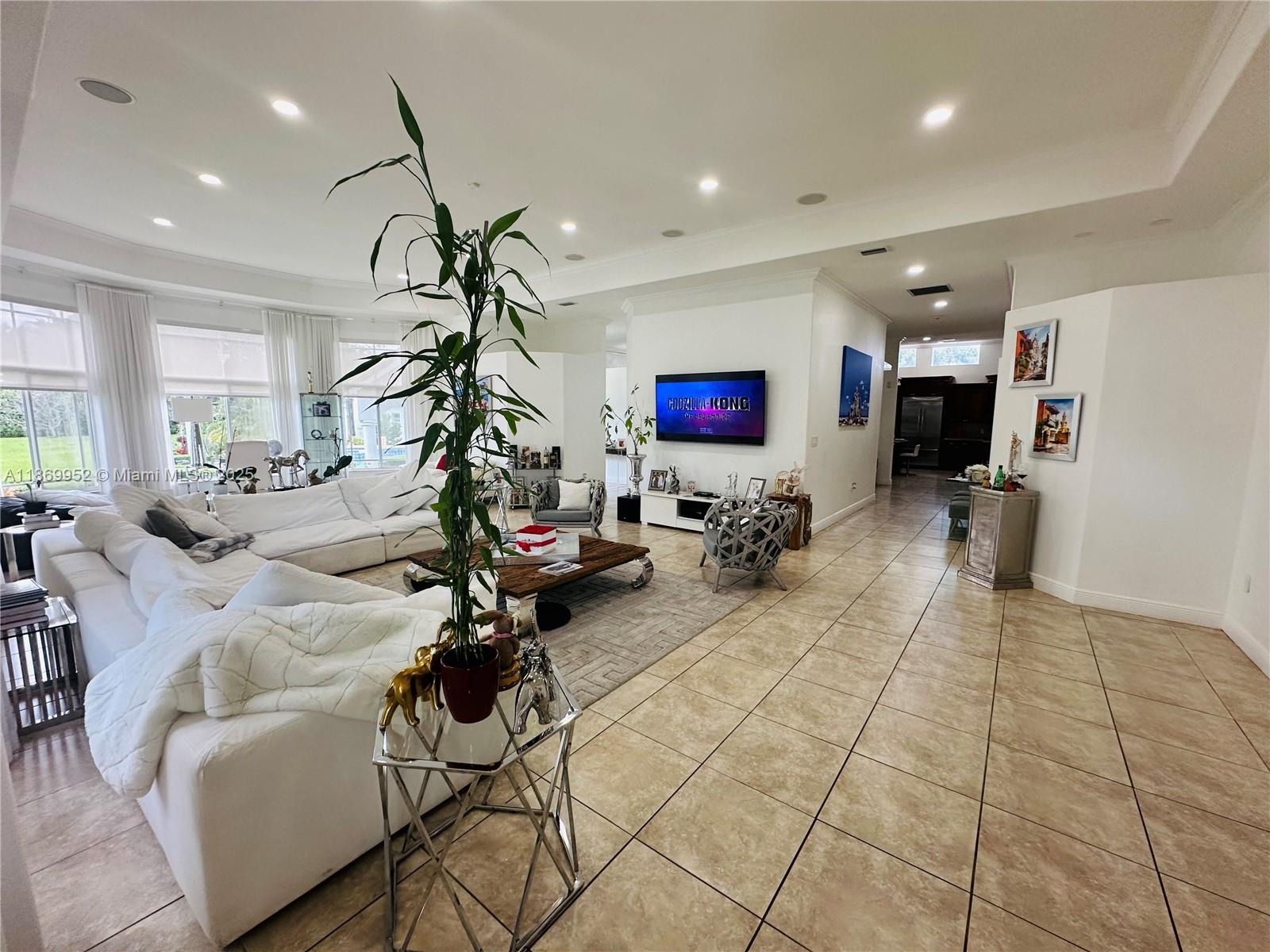 6040 SW 97th Ave Miami, FL 33173