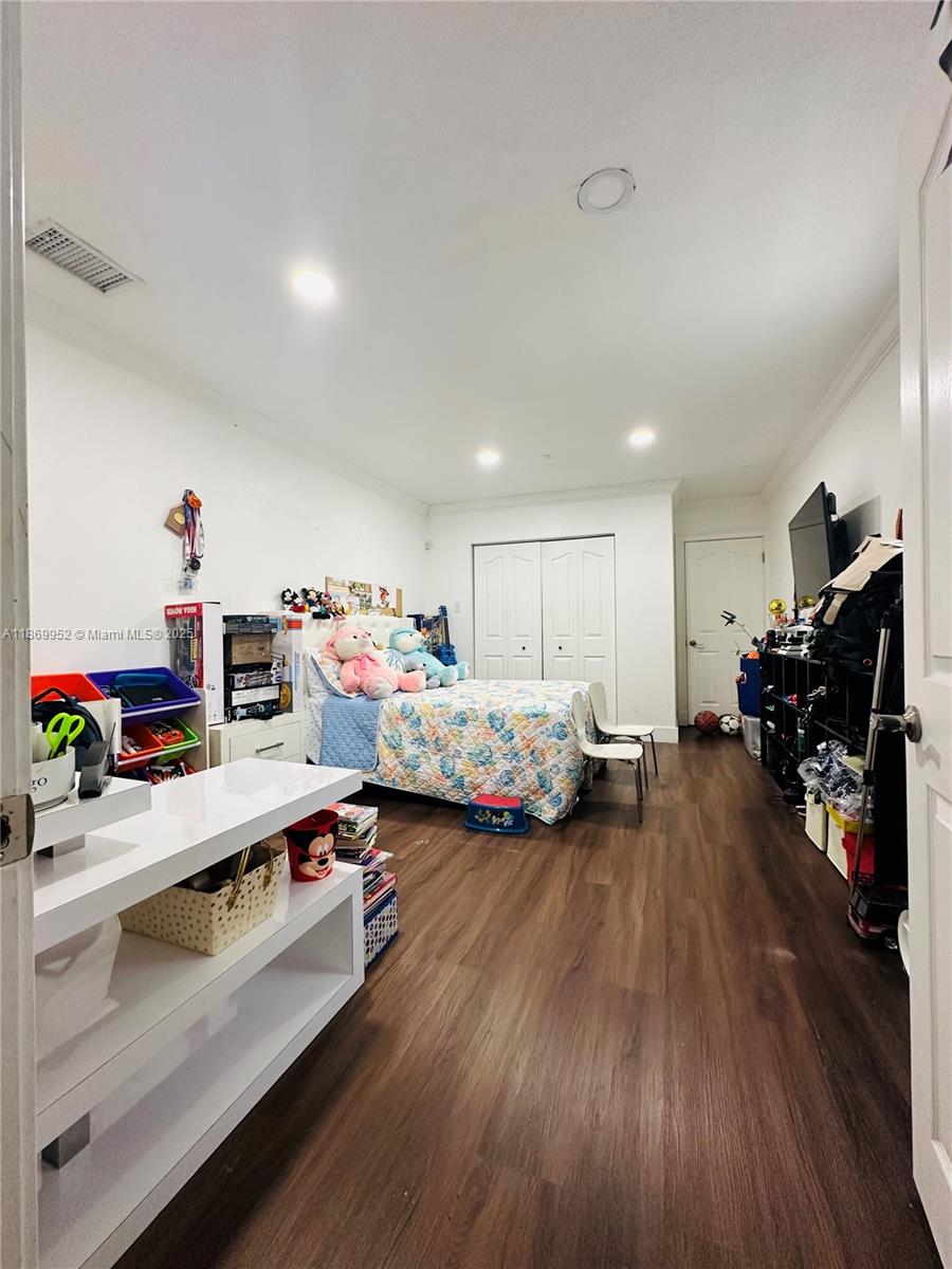 6040 SW 97th Ave Miami, FL 33173