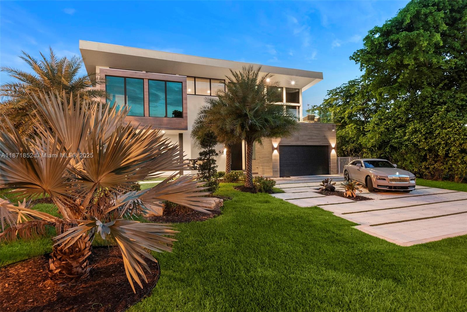 521 Holiday Dr