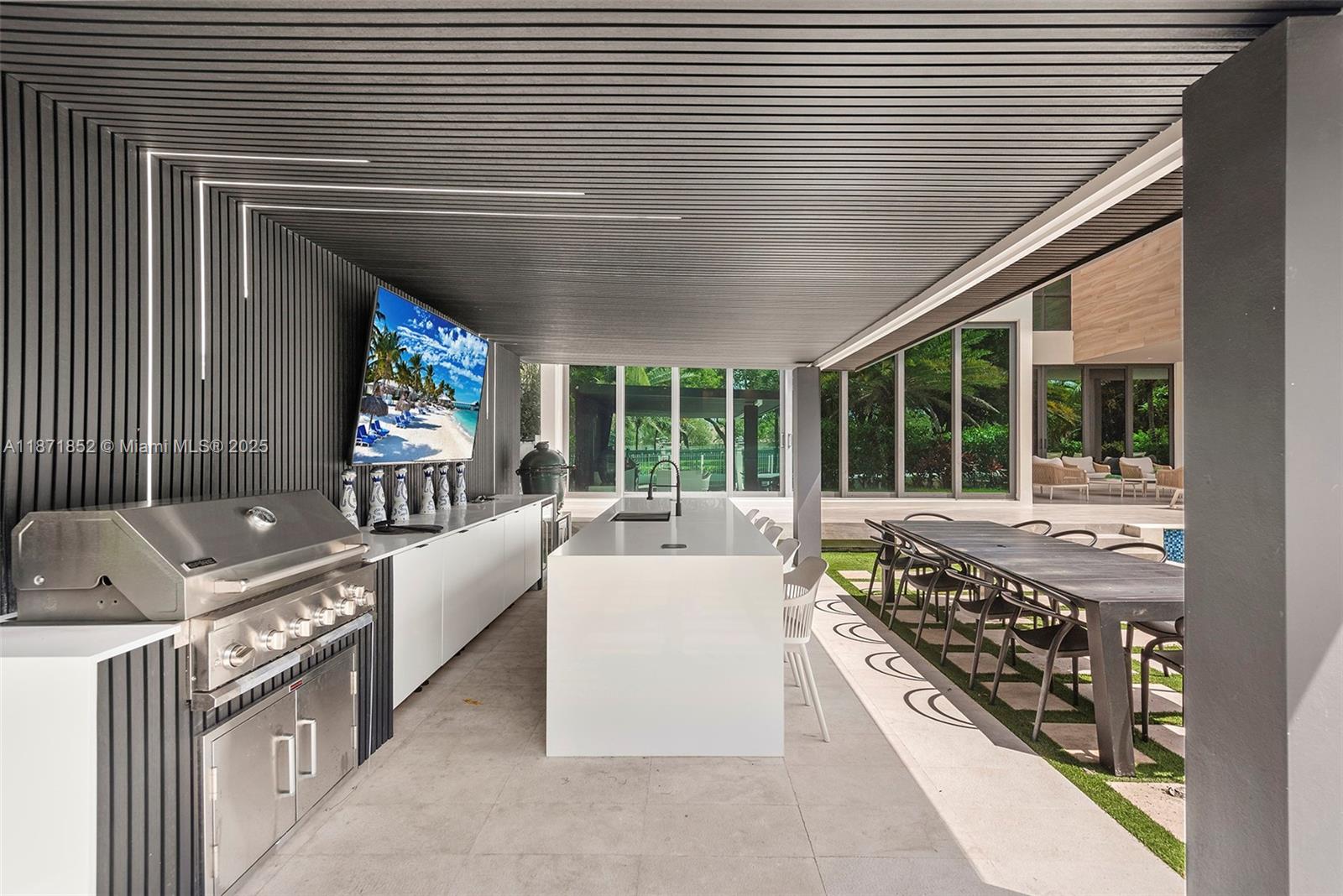 521 Holiday Dr Hallandale Beach, FL 33009 521 Holiday Dr Hallandale Beach, FL 33009