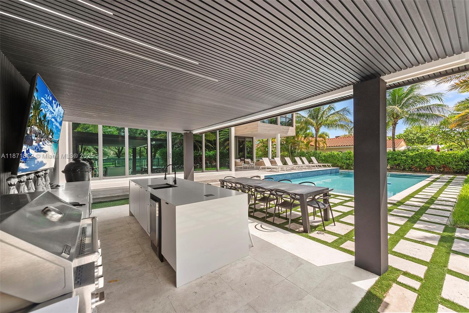 521 Holiday Dr Hallandale Beach, FL 33009 521 Holiday Dr Hallandale Beach, FL 33009